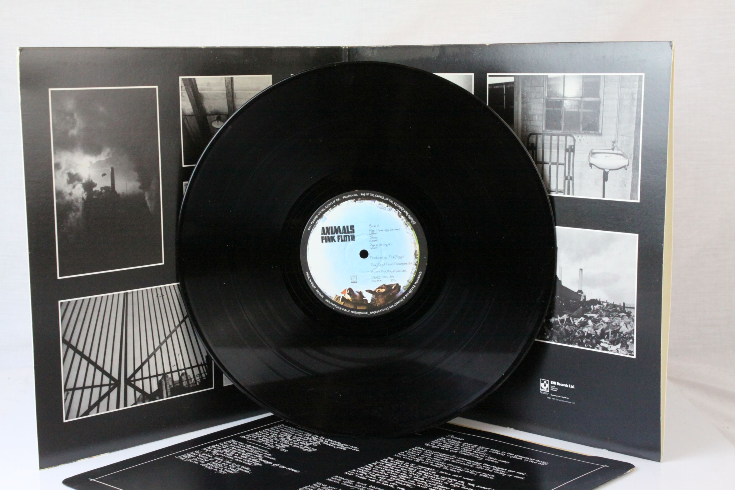 Vinyl - Pink Floyd Animals 1st press LP on Harvest SHVL815 in ex condition - Image 2 of 8