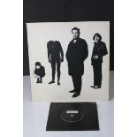 Vinyl - The Stranglers Black and White LP on United Artists UAK30222 with 7" disc both vg ++,