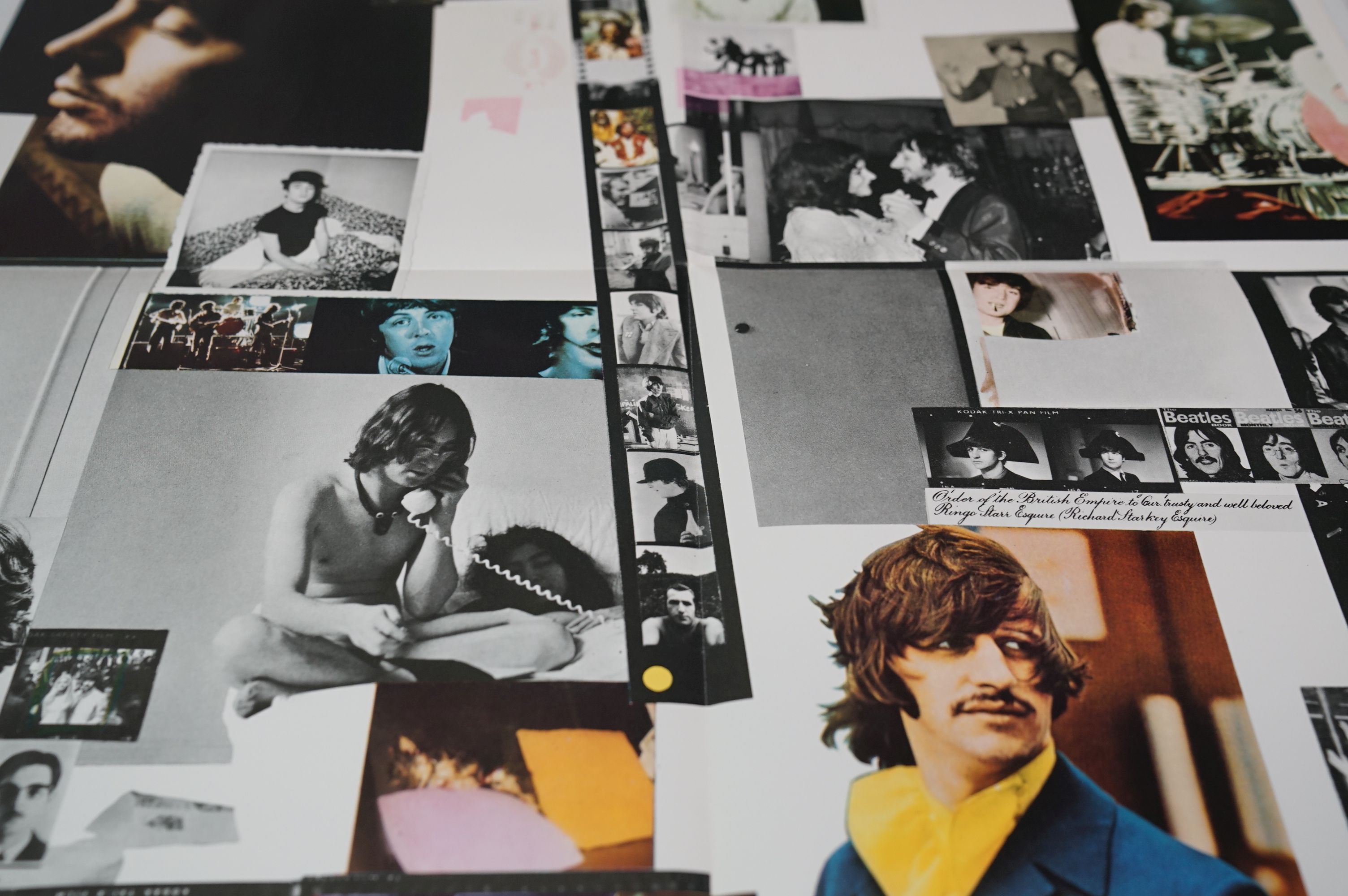 Vinyl - The Beatles White Album PCS7067/8 Stereo side opener no. 296130, 4 photographs and poster ex - Image 8 of 17