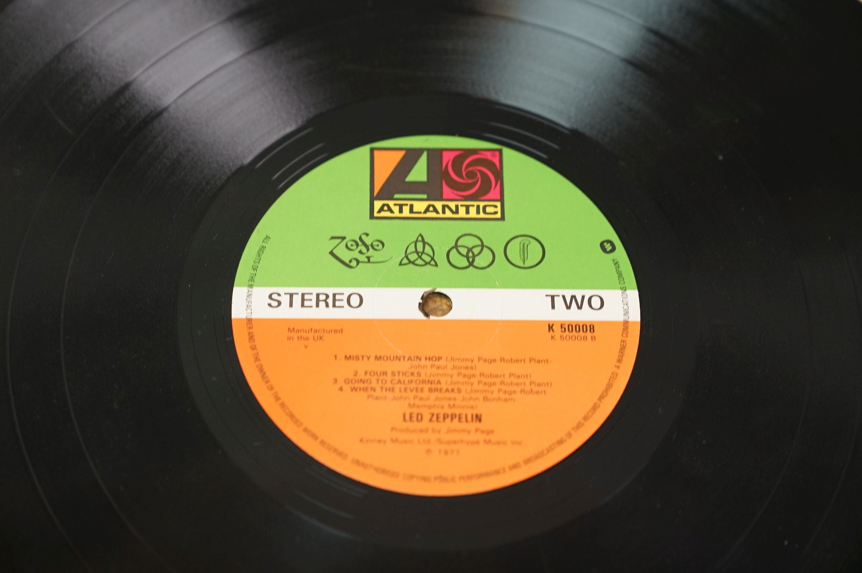 Vinyl - Led Zeppelin collection of 4 LP's to include One (K 40031) later press, Two x 2 (K 40037 one - Image 22 of 31