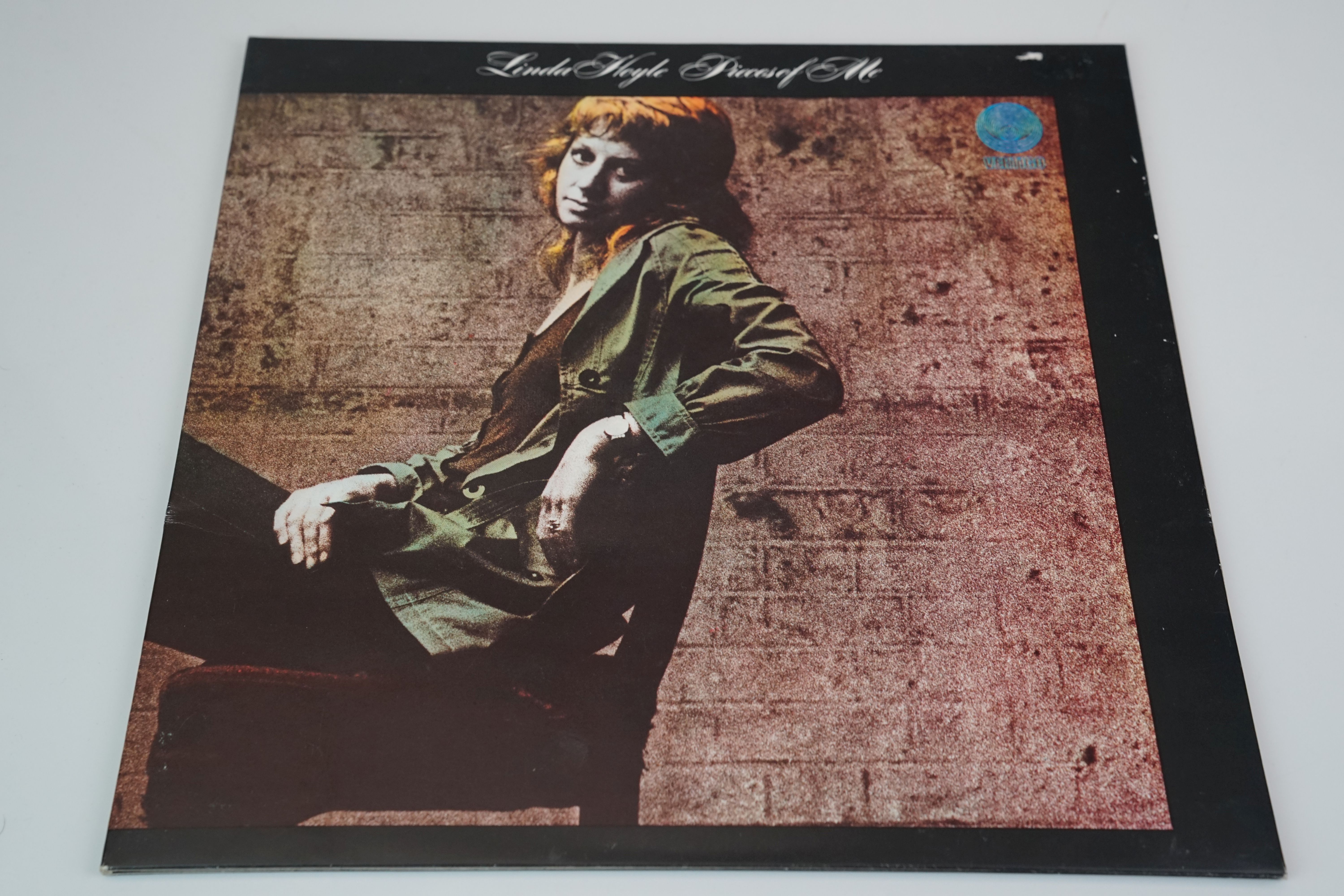 Vinyl - Linda Hoyle Pieces Of Me (Vertigo 630 060). Gatefold sleeve in Ex condition other than