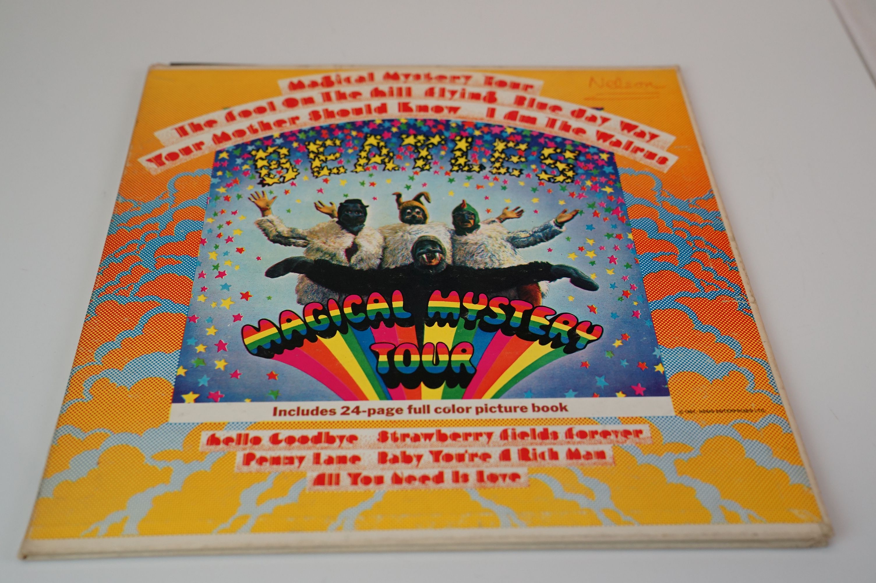 Vinyl - Nine later release The Beatles LPs to include Sgt Peppers on Capitol, Revolver, White - Image 31 of 44