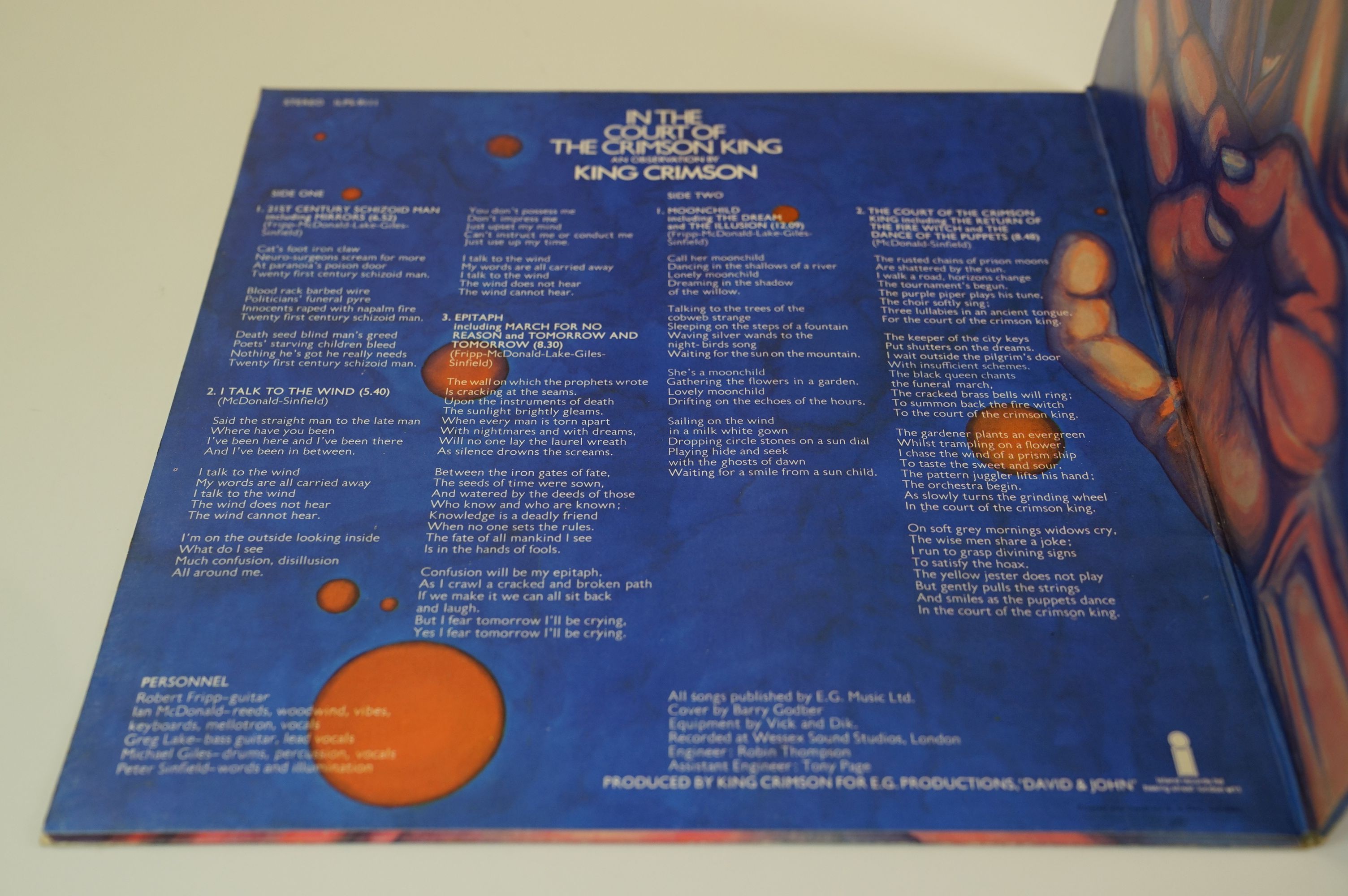 Vinyl - King Crimson In The Court LP on Island ILPS 9111, pink 'i' logo label, vinyl vg+, sleeves - Image 3 of 10