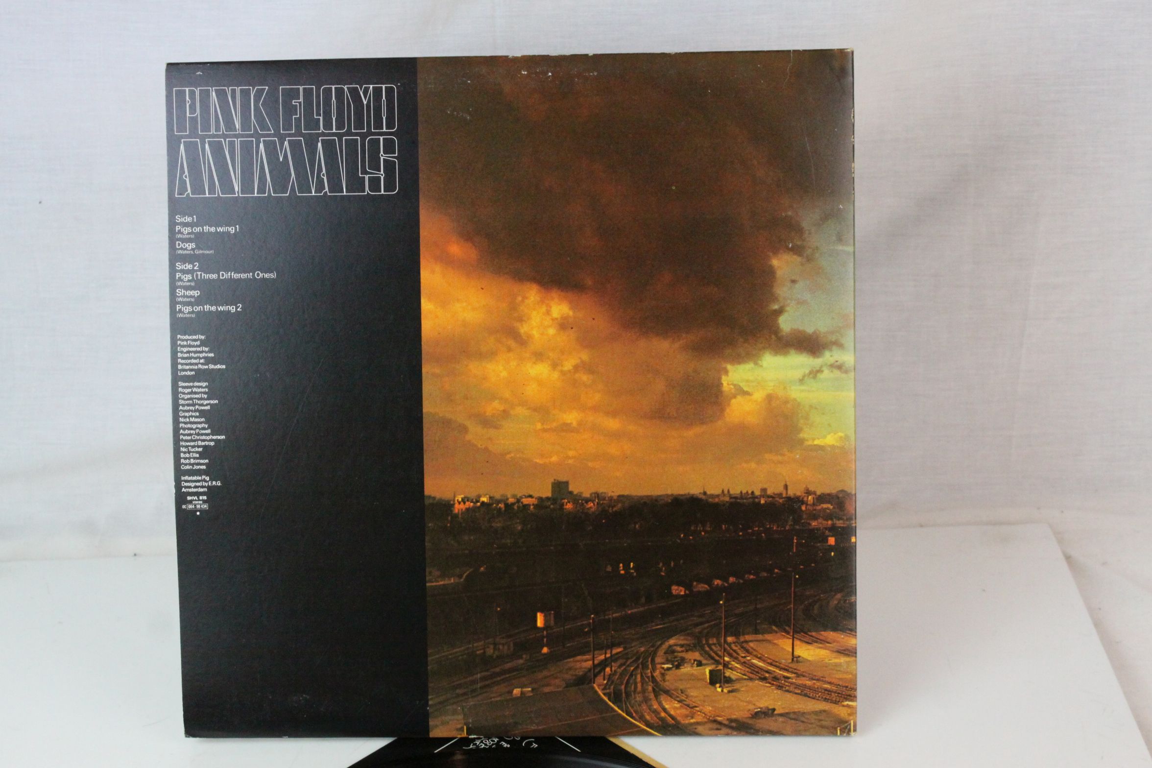 Vinyl - Pink Floyd Animals 1st press LP on Harvest SHVL815 in ex condition - Image 3 of 8