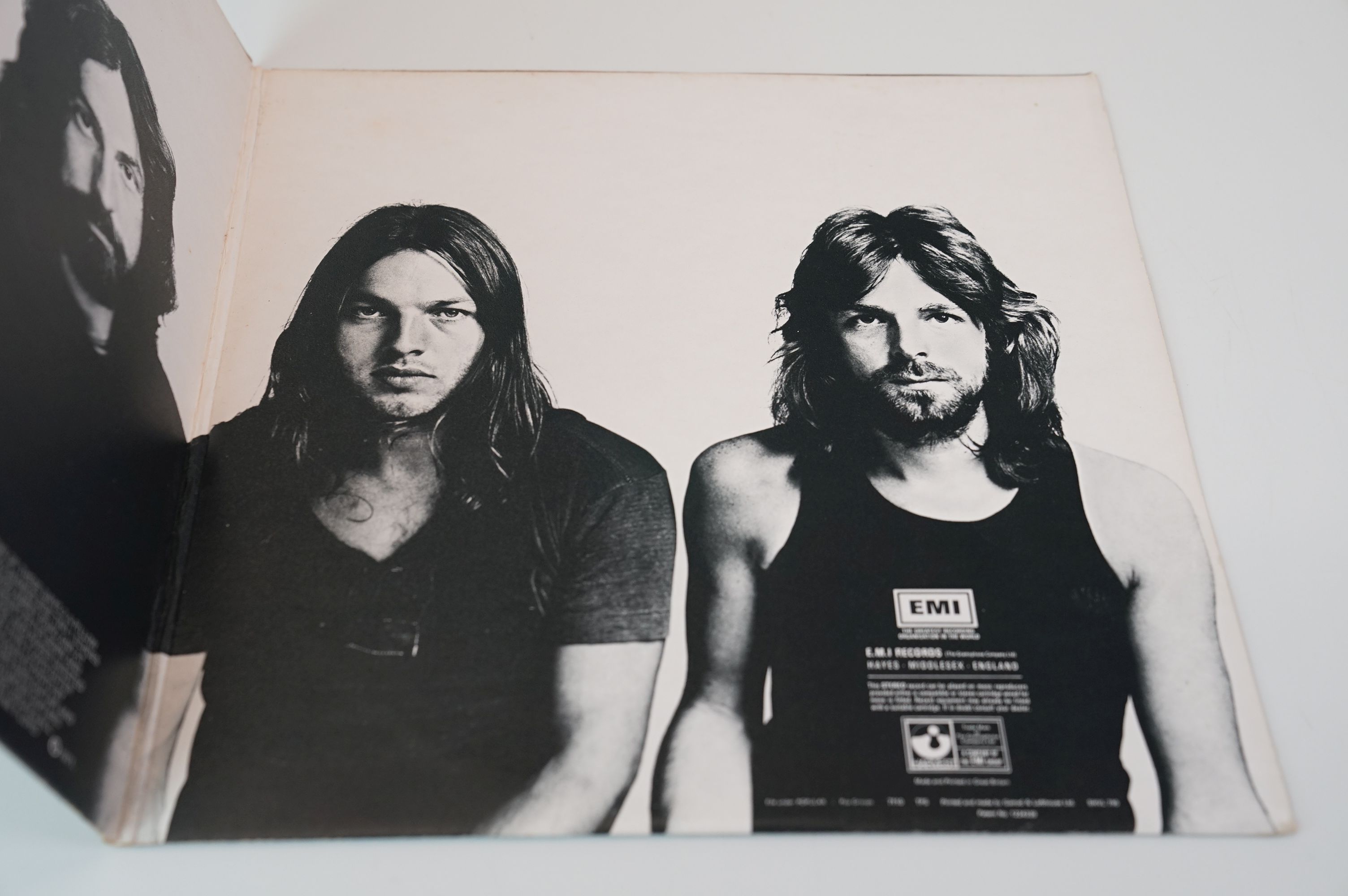 Vinyl - Four Pink Floyd LPs to include Dark Side of The Moon on Harvest SHVL804 stereo, Meddle on - Image 26 of 32