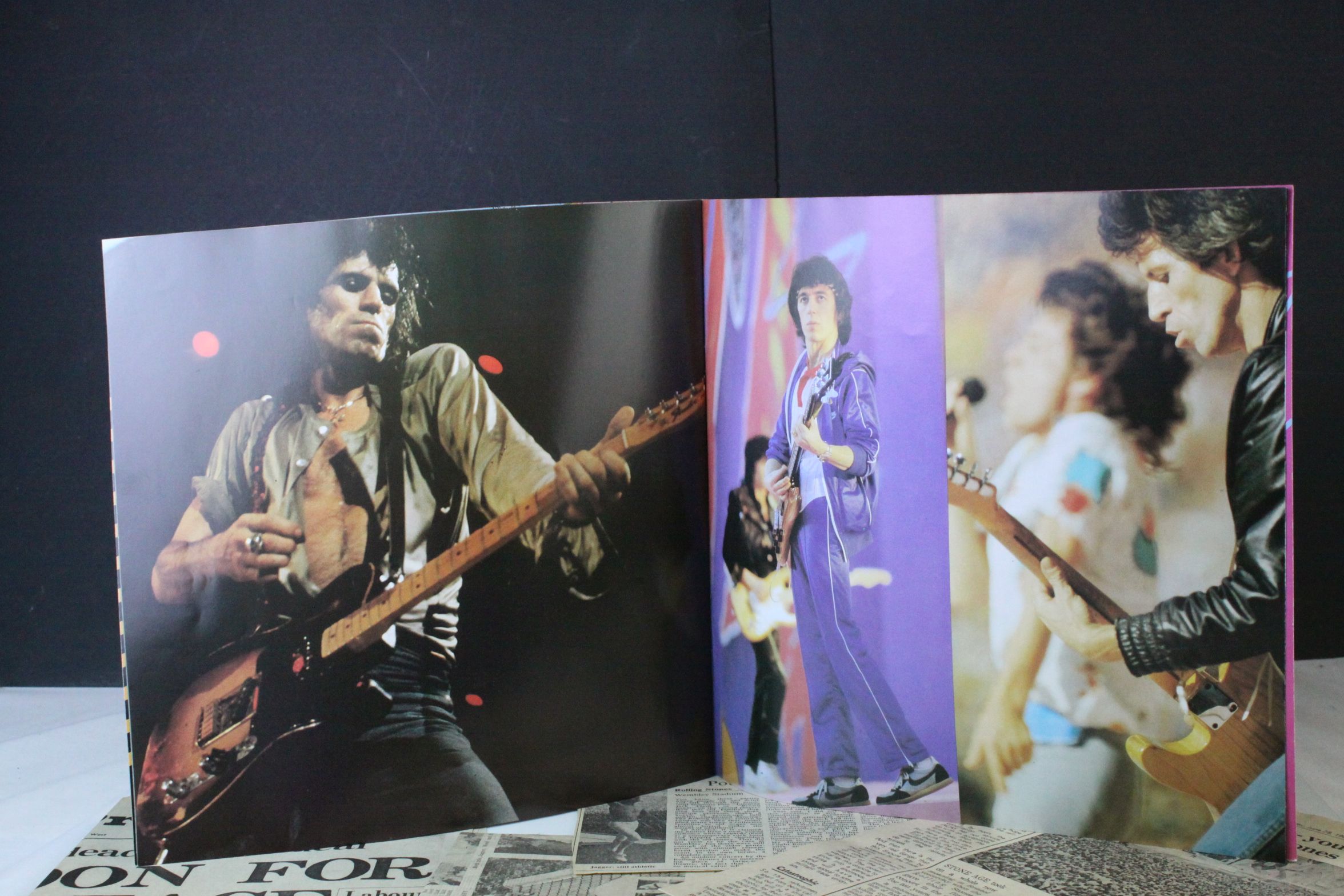 Memorabilia - Rolling Stones programme for European Tour 1982 plus press cuttings in the main from - Image 5 of 5