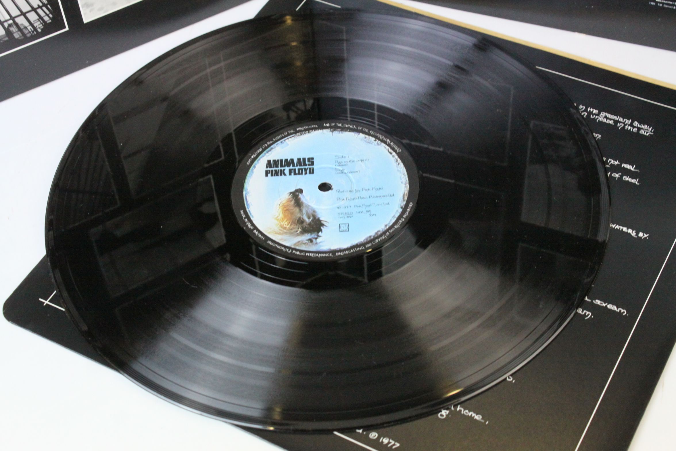 Vinyl - Pink Floyd Animals 1st press LP on Harvest SHVL815 in ex condition - Image 4 of 8