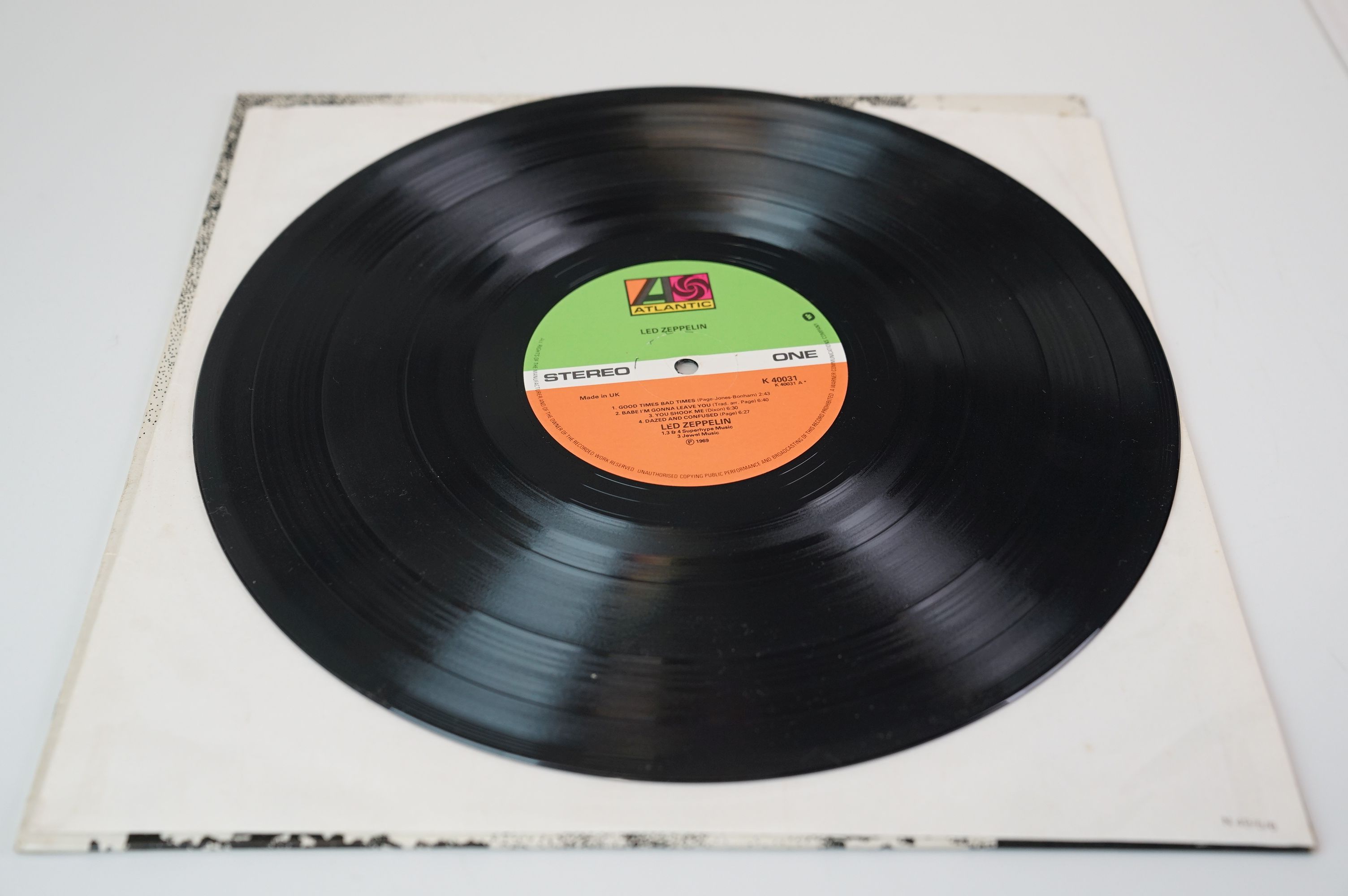 Vinyl - Led Zeppelin collection of 4 LP's to include One (K 40031) later press, Two x 2 (K 40037 one - Image 12 of 31