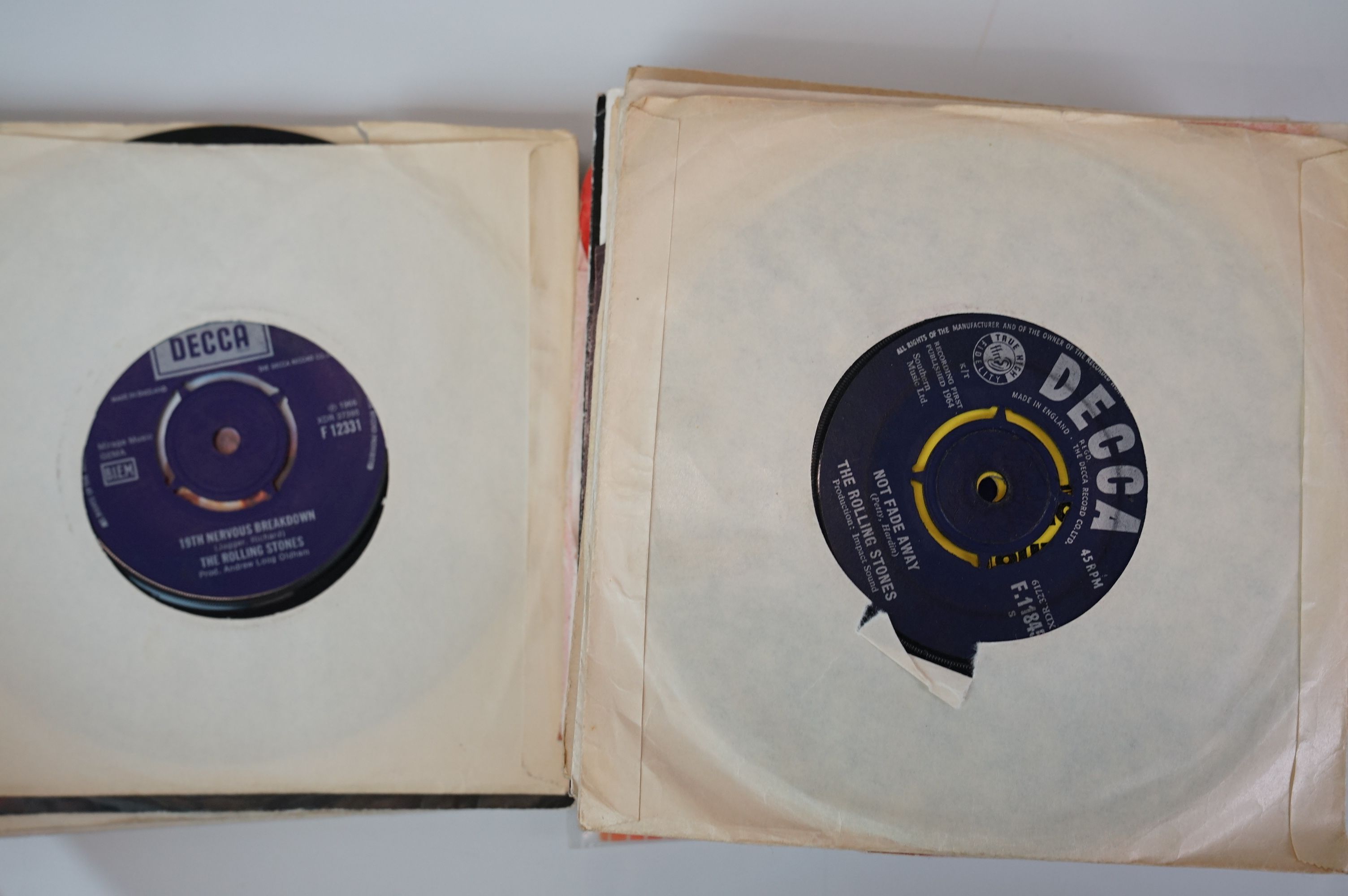 Vinyl - Collection of 28 The Rolling Stones 45s many in company sleeves to include Not Fade Away, - Image 7 of 33