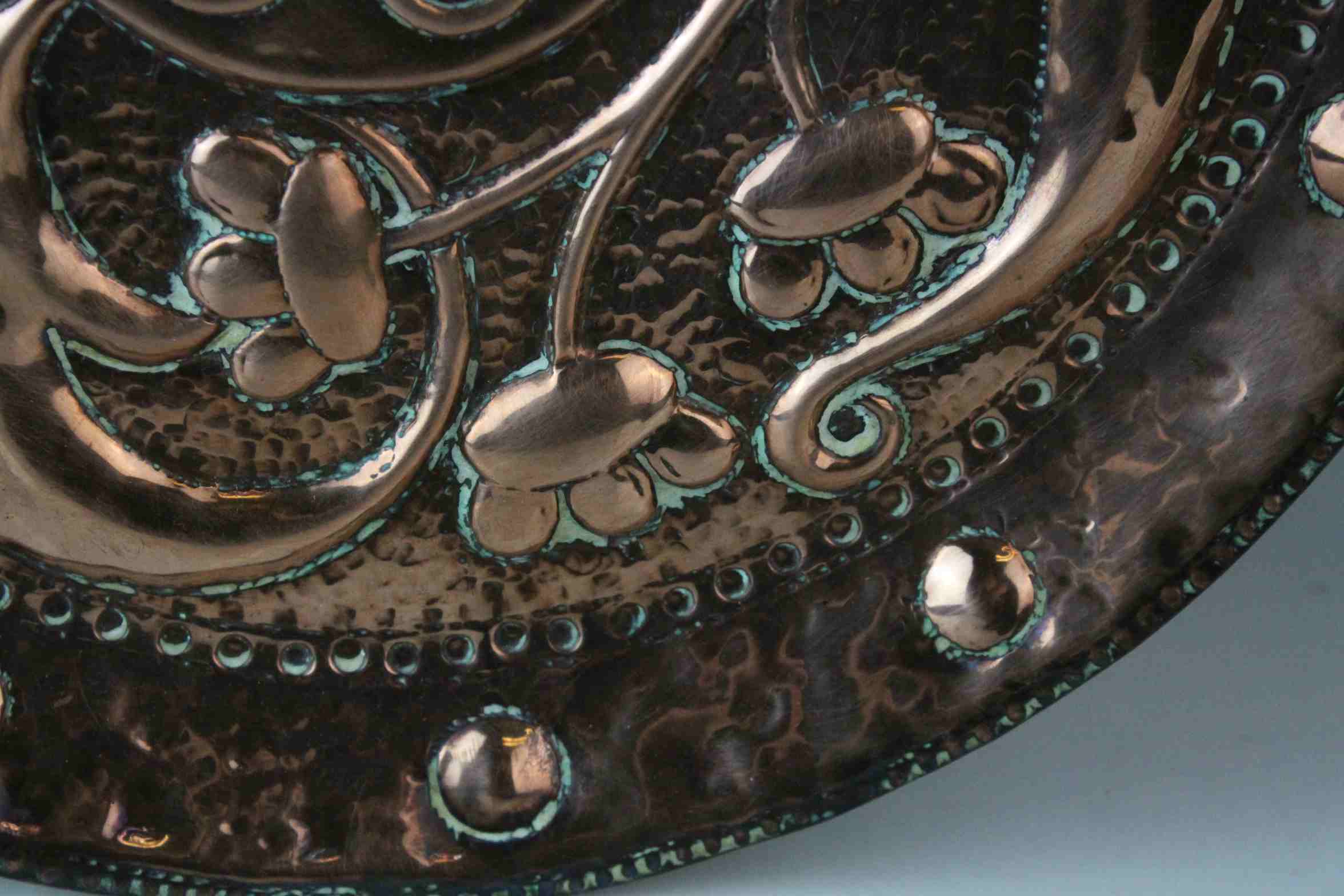 Arts and Crafts John Pearson Copper Circular Tray, flower and foliage repousse decoration , marked - Image 4 of 7