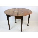 George III Oak Oval Gate-leg table raised on turned legs with pad feet, 87cms long x 73cms high