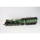 Large Metal Model of the Flying Scotsman Locomotive and Tender L.N.E.R 4472, total length 66cms
