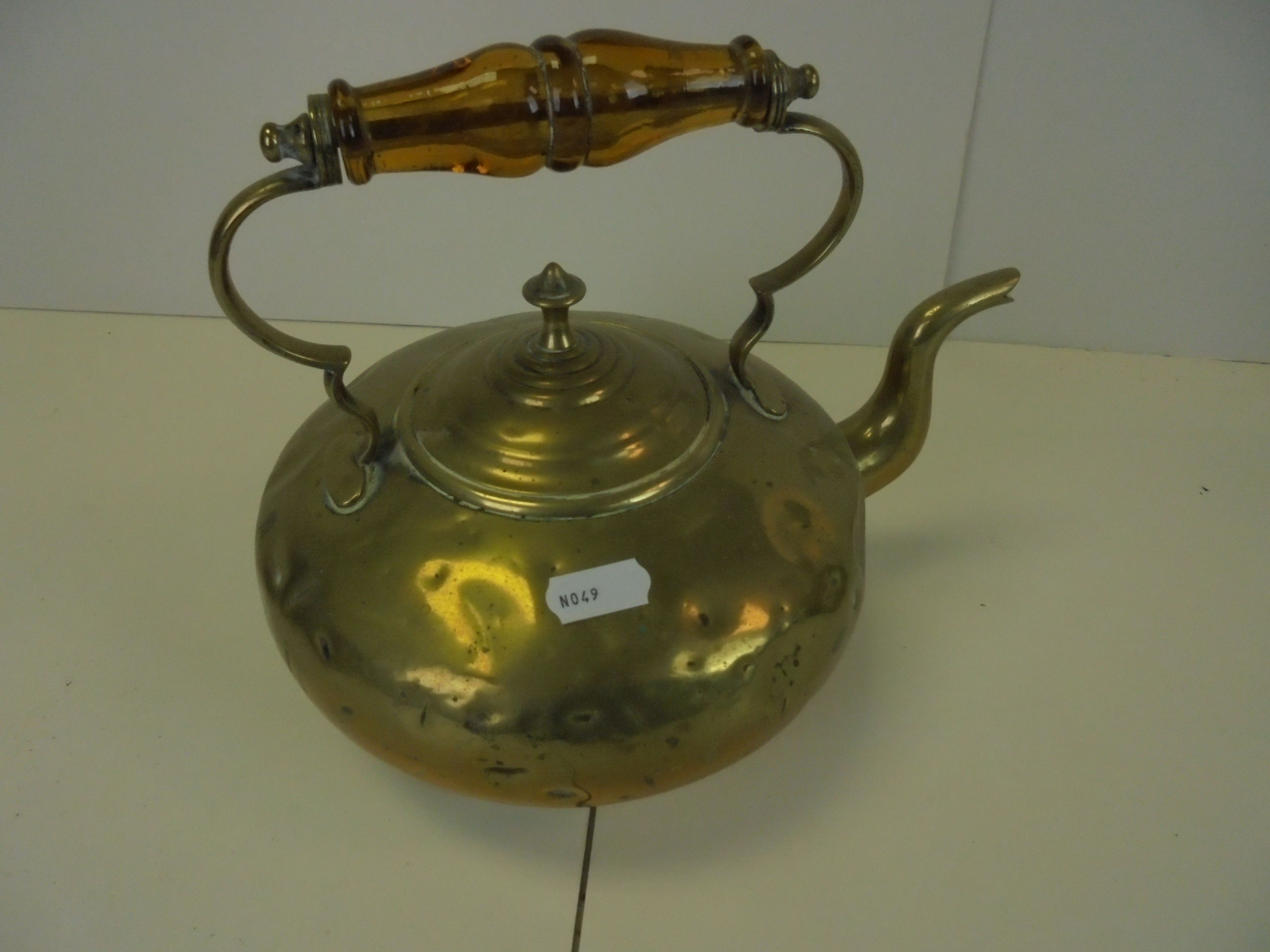 19th century Brass Footman / Trivet together with a Brass Kettle and a Brass Oil Lamp - Image 4 of 5