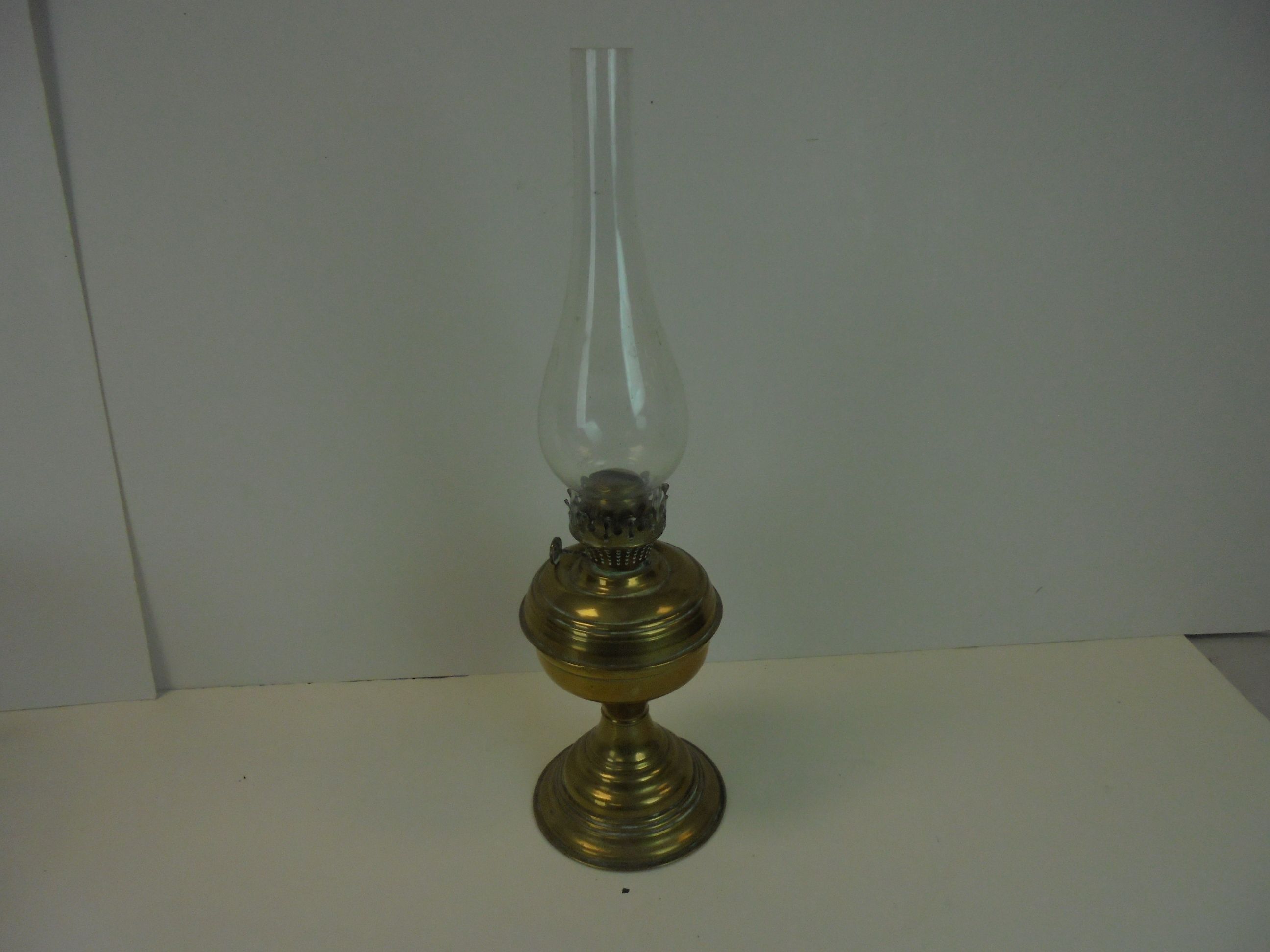 19th century Brass Footman / Trivet together with a Brass Kettle and a Brass Oil Lamp - Image 2 of 5
