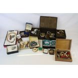 A box of mainly vintage costume jewellery to include a fully hallmarked sterling silver graduated