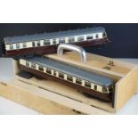 Two built O gauge cast kit GWR coaches in brown / cream livery, contained within custom box, the odd
