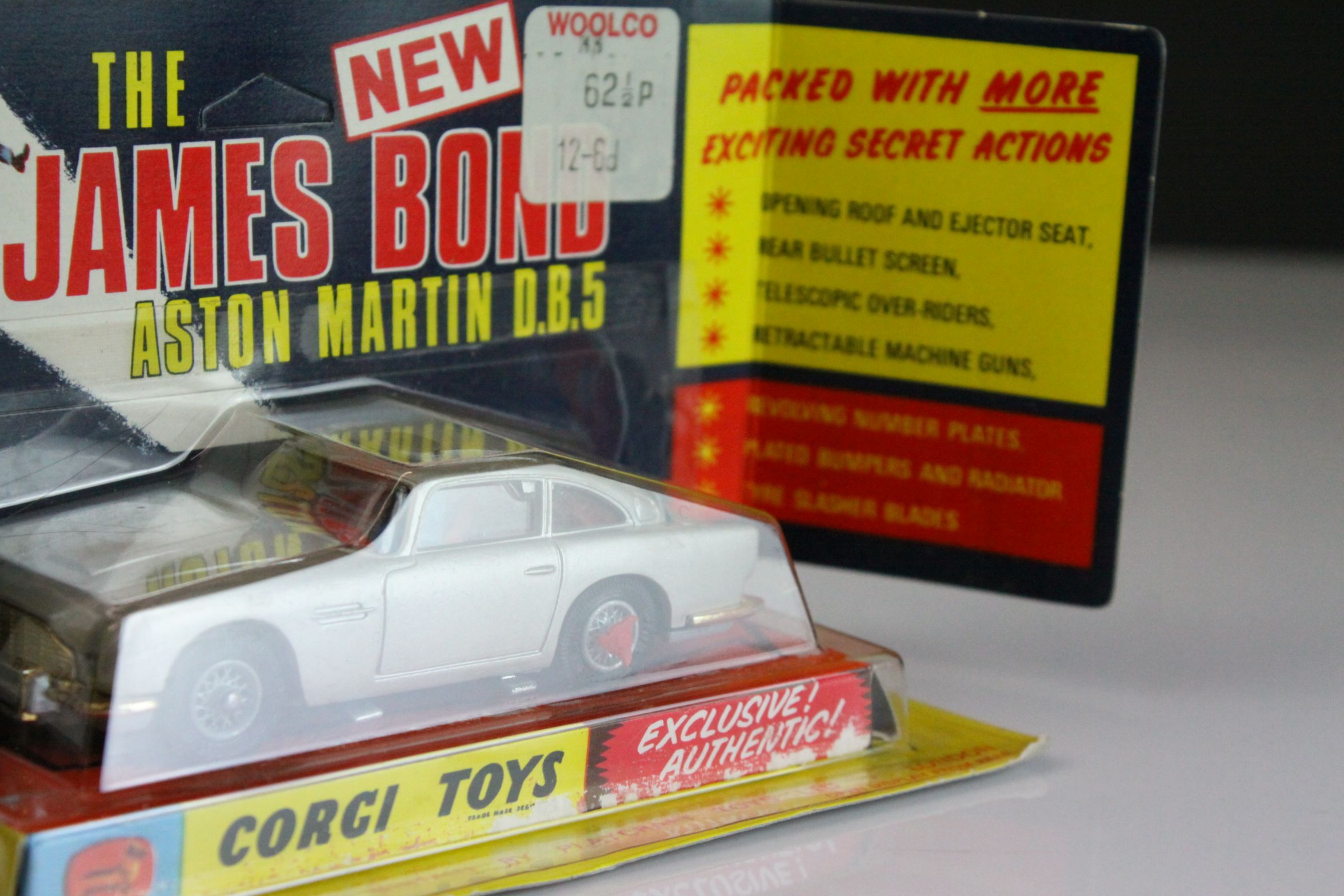 Boxed Corgi 270 The James Bond 007 Aston Martin diecast model appearing to be complete and unremoved - Image 4 of 9