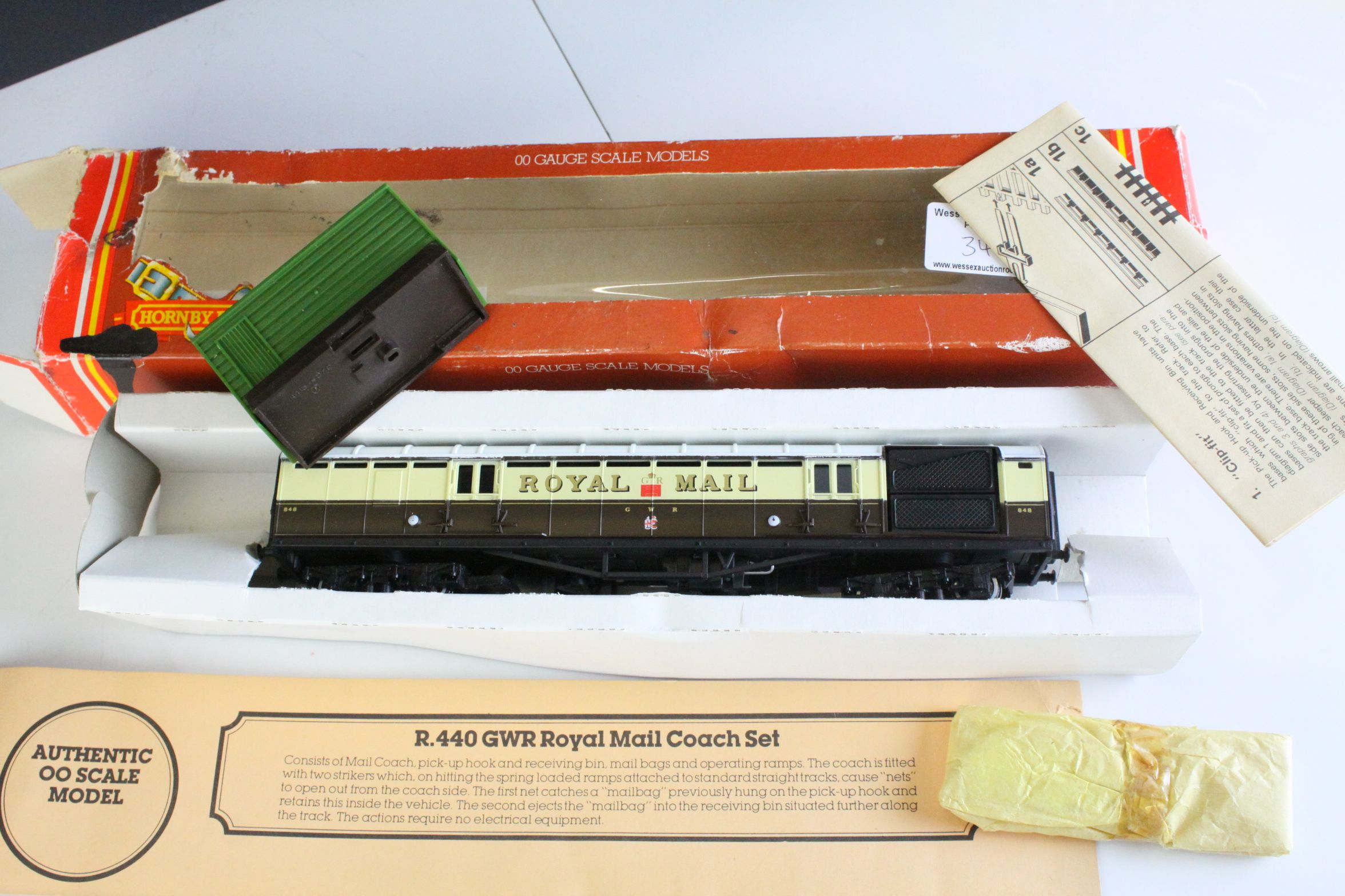 Boxed Lima OO gauge Eastfield locomotive plus a boxed Hornby R4526 Operating Mail Coach 849 and - Image 5 of 10