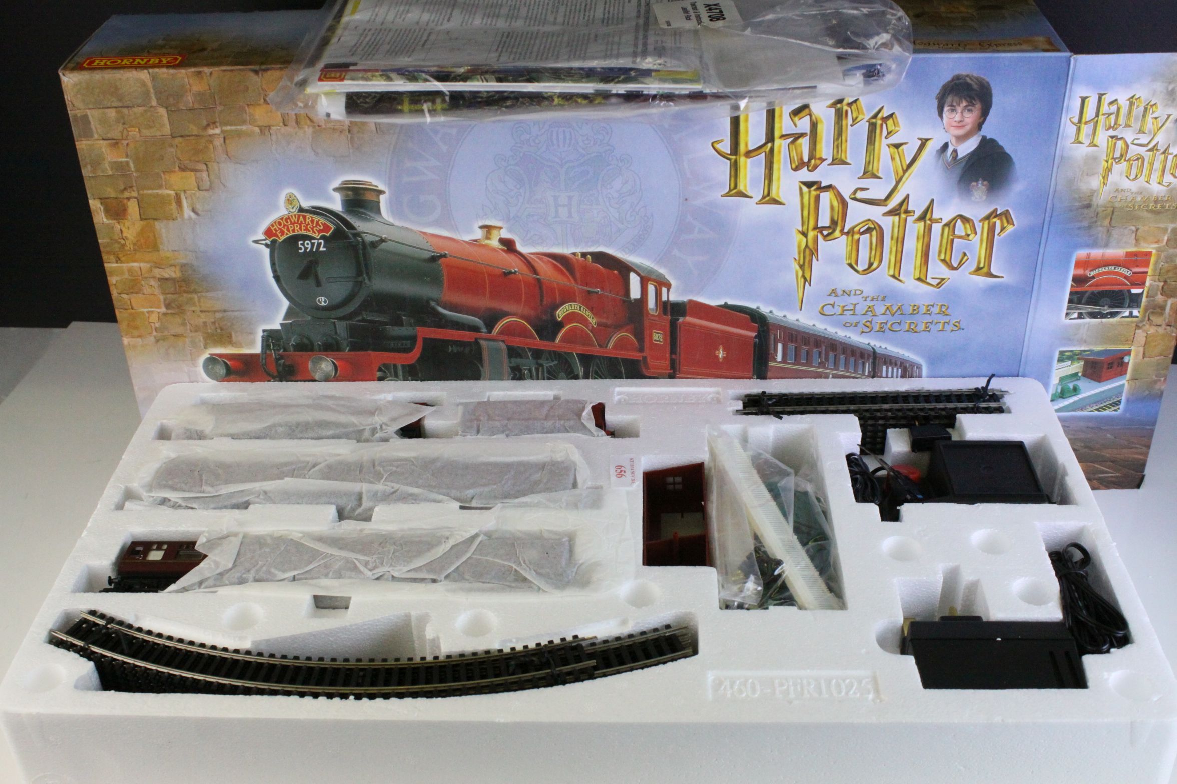 Boxed Hornby OO Gauge Harry Potter and The Chamber of Secrets Hogwarts Express electric train set, - Image 2 of 10