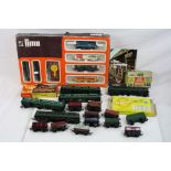 Quantity of OO gauge model railway to include boxed Lima electric train set with locomotive, 3 x