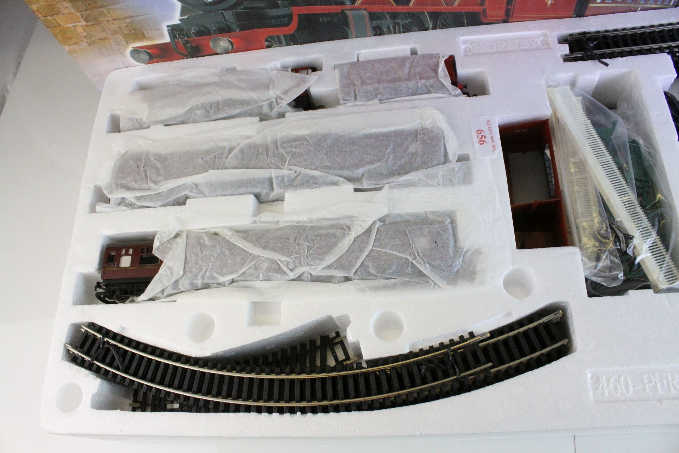 Boxed Hornby OO Gauge Harry Potter and The Chamber of Secrets Hogwarts Express electric train set, - Image 5 of 10