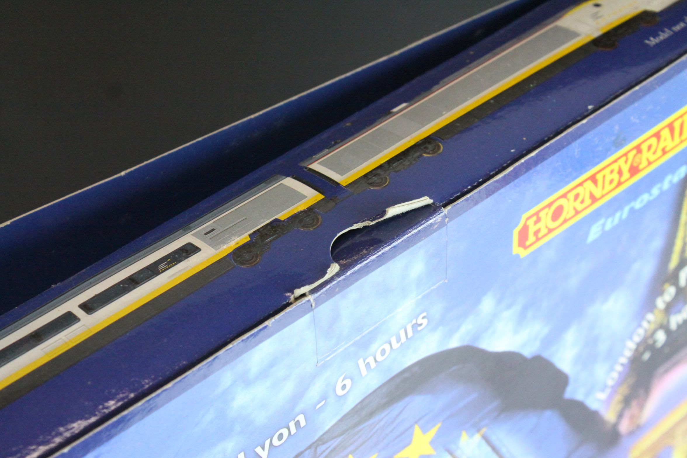 Boxed Hornby OO gauge R665 Eurostar Train Pack, complete with Class 373 Powered Locomotive, Class - Image 4 of 9