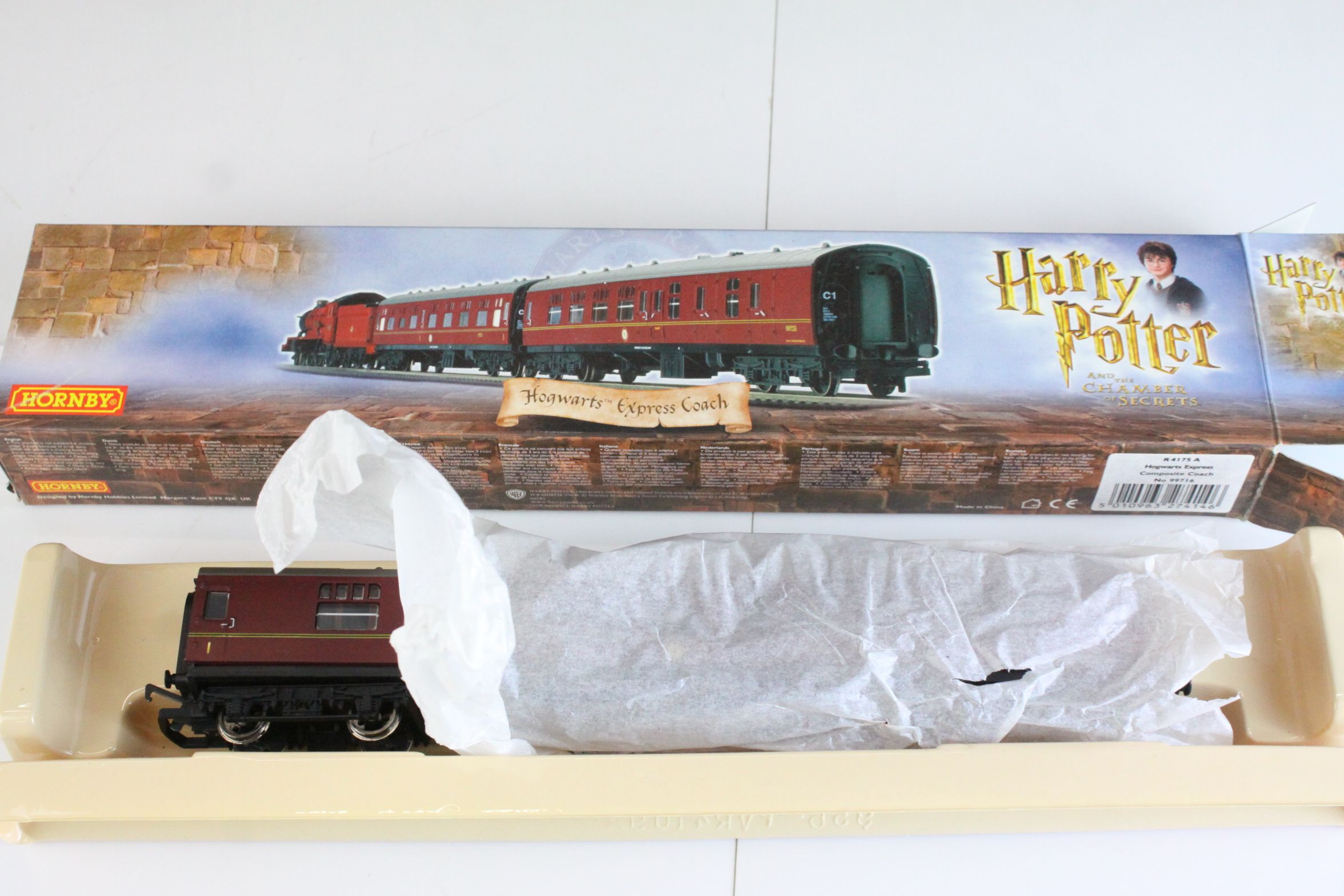 Boxed Hornby OO Gauge Harry Potter and The Chamber of Secrets Hogwarts Express electric train set, - Image 10 of 10
