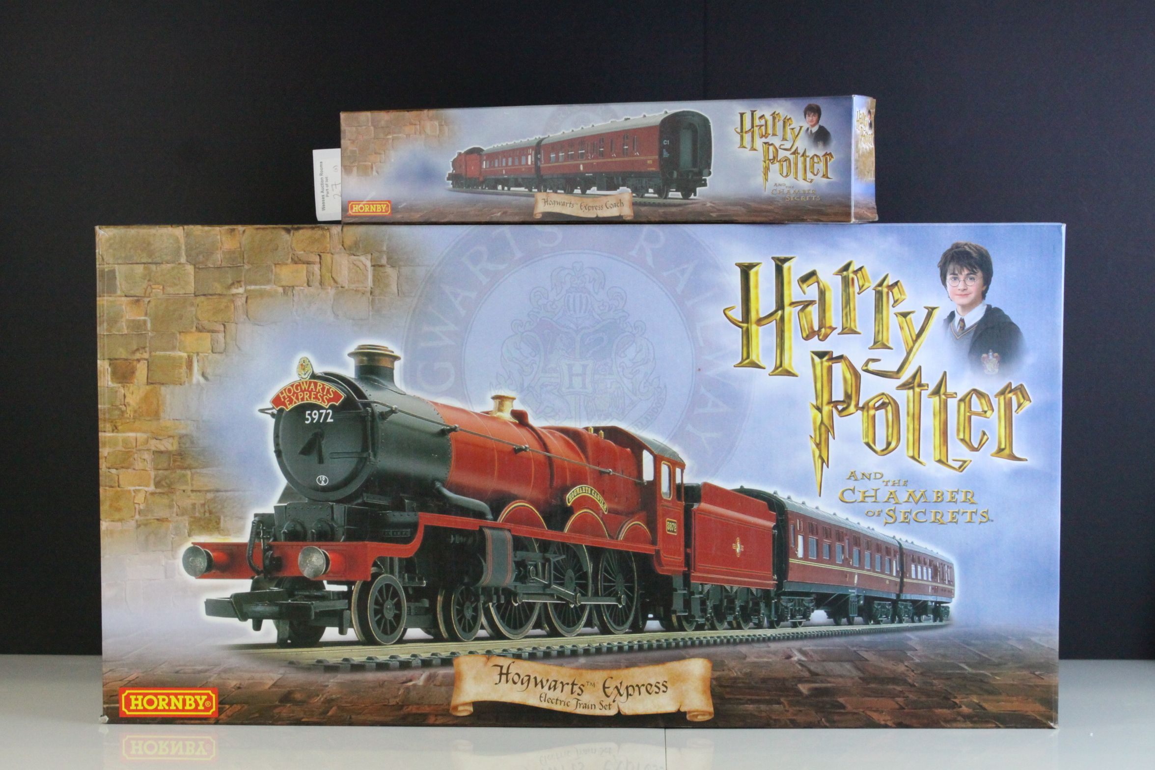 Boxed Hornby OO Gauge Harry Potter and The Chamber of Secrets Hogwarts Express electric train set,