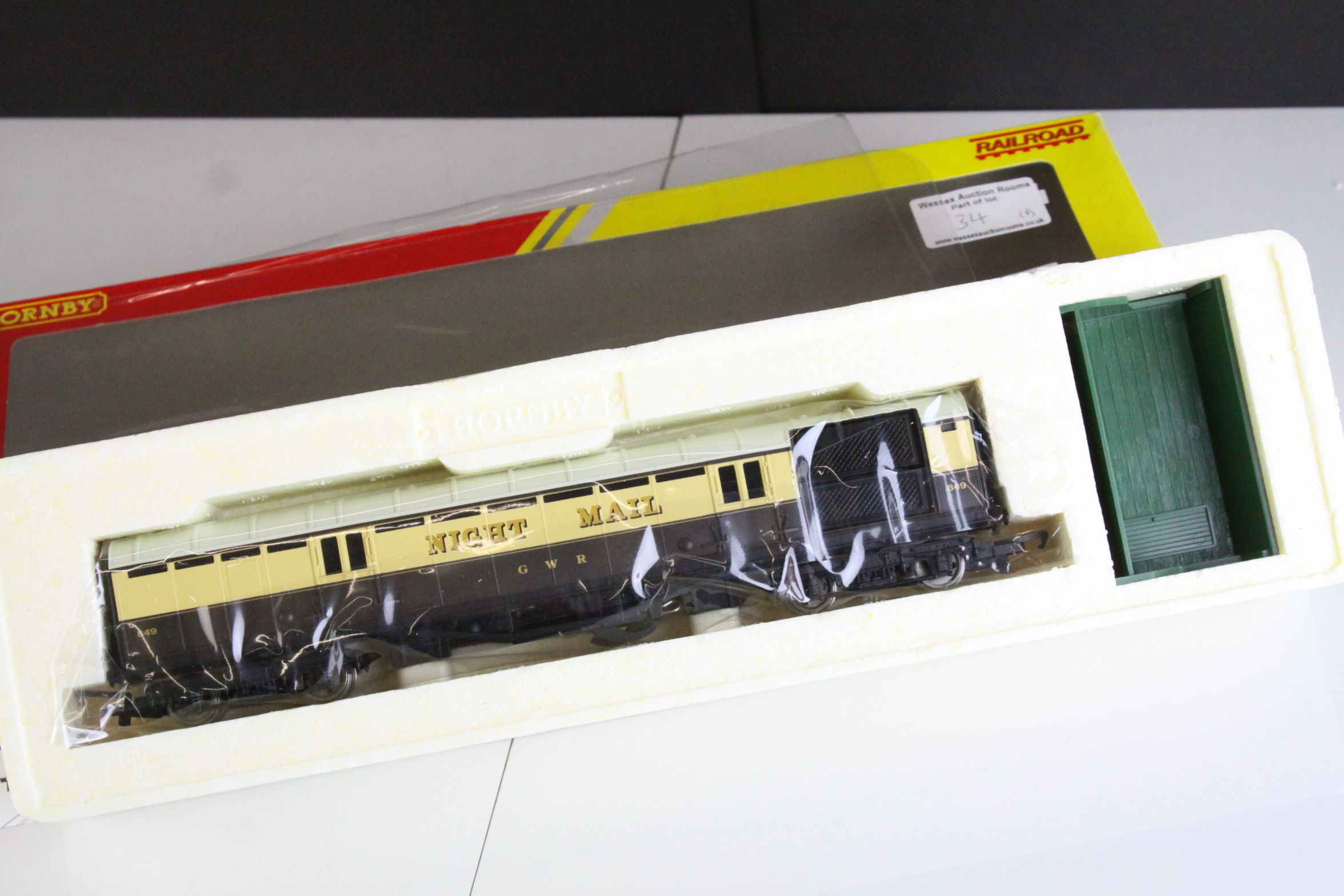 Boxed Lima OO gauge Eastfield locomotive plus a boxed Hornby R4526 Operating Mail Coach 849 and - Image 2 of 10