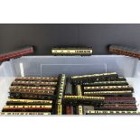 Collection of OO gauge rolling stock comprising 30 coaches to include Hornby, Grafar, Bachmann,