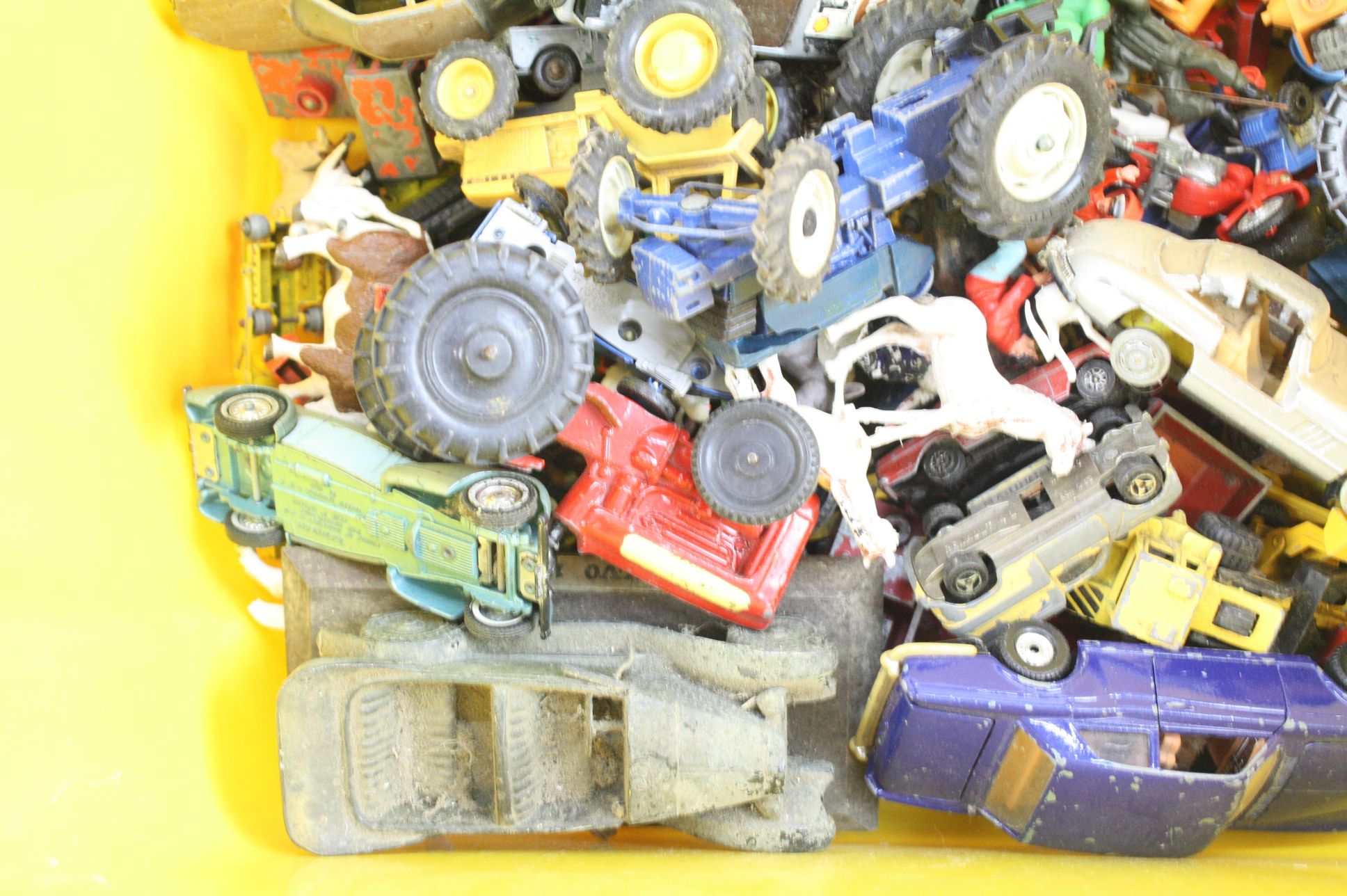 Collection of vintage play worn diecast models to include mainly Matchbnox Lesney featuring farming, - Image 4 of 6