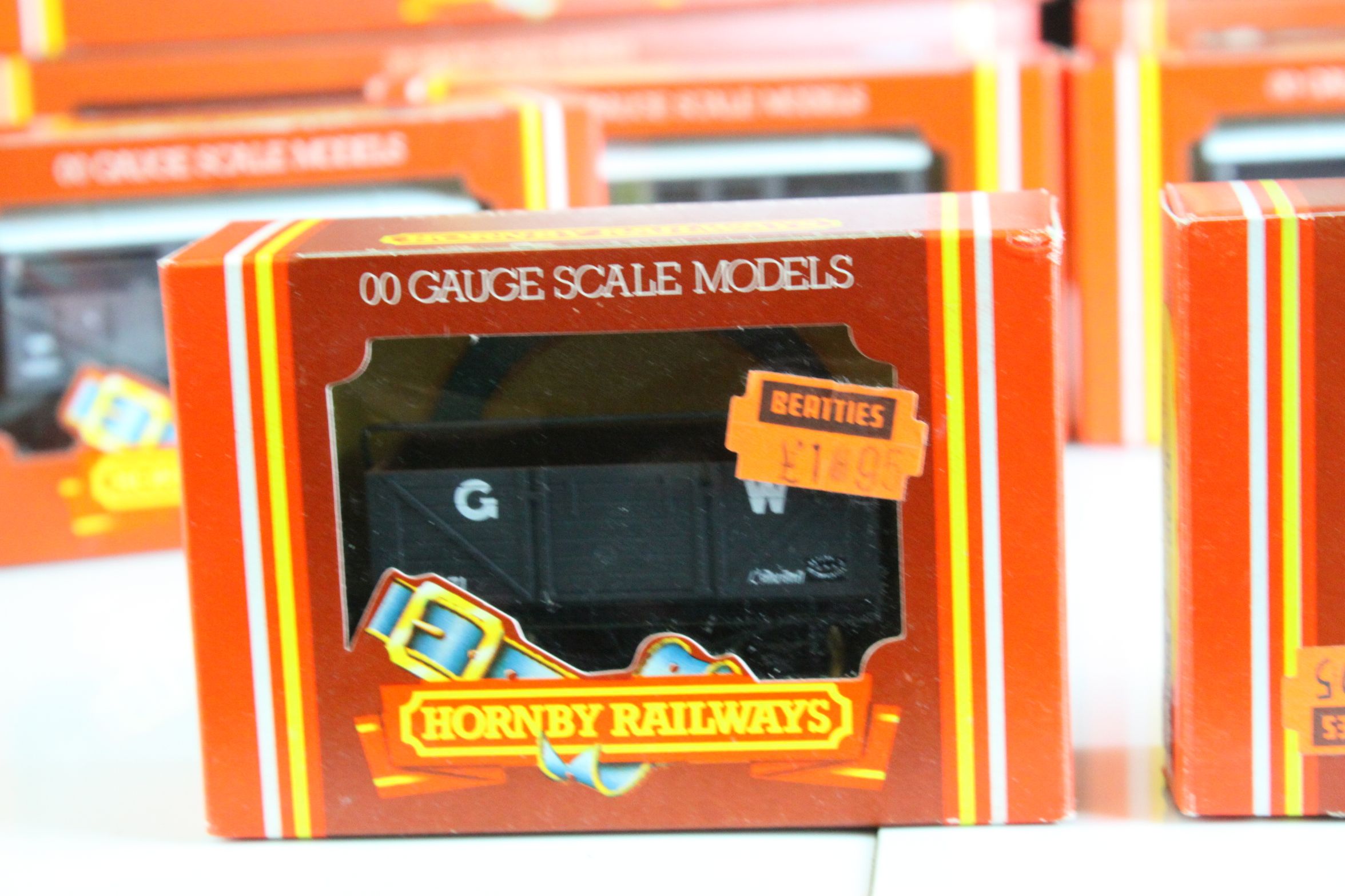 16 Boxed Hornby OO gauge items of rolling stock to include 2 x R122, 2 x R456, 2 x R457, R123, 3 x - Image 7 of 8