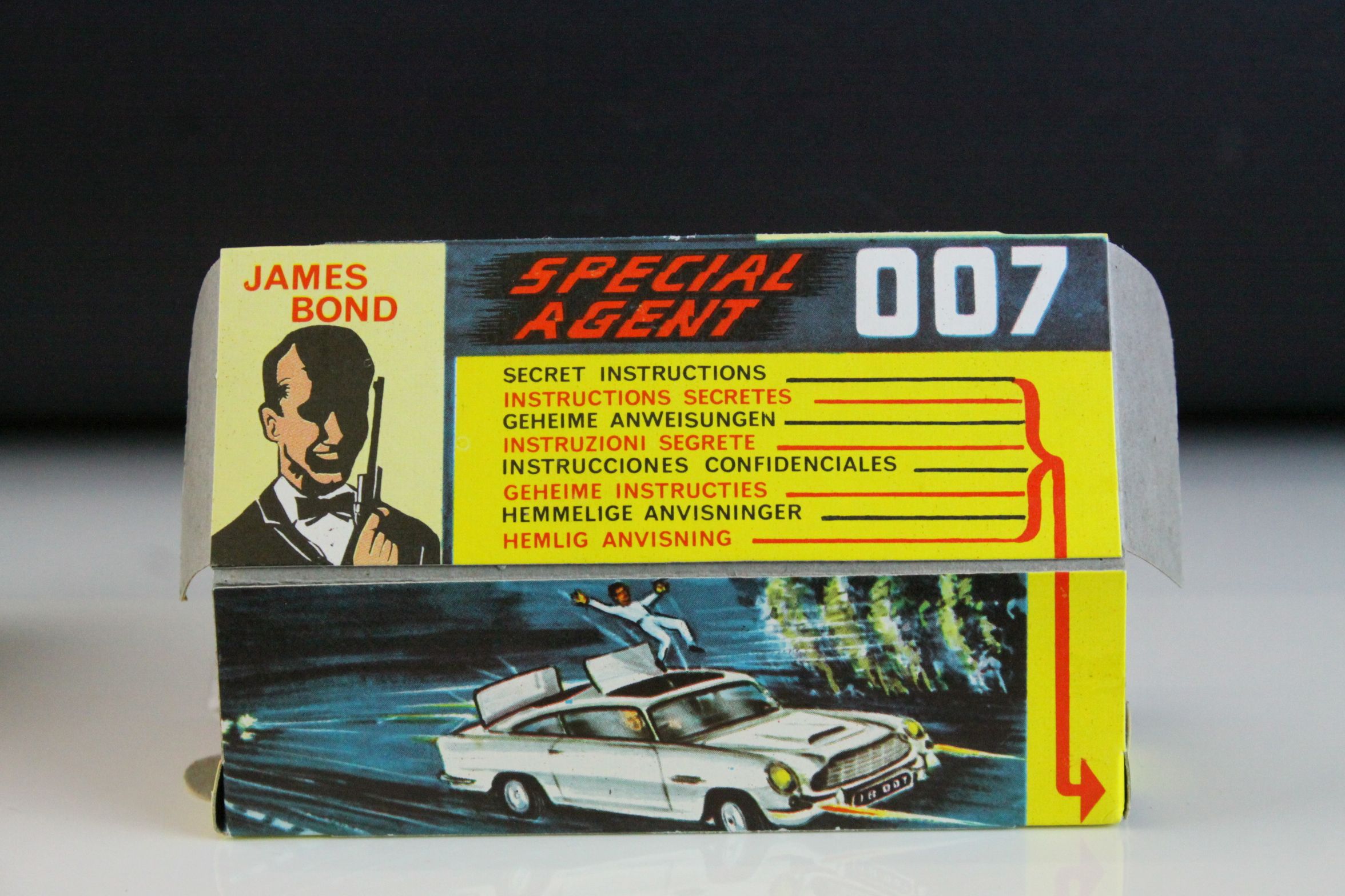 Boxed Corgi 261 James Bond 007 Aston Martin diecast model, complete with figures, unused - Image 18 of 18