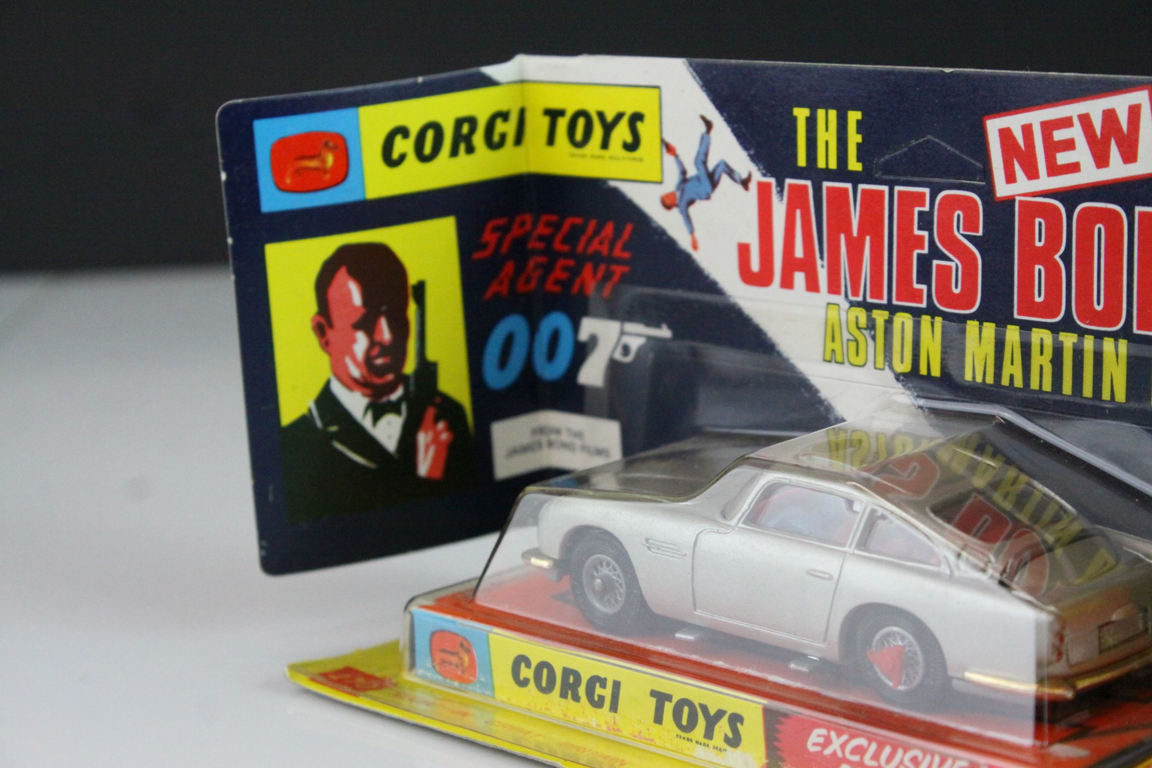 Boxed Corgi 270 The James Bond 007 Aston Martin diecast model appearing to be complete and unremoved - Image 3 of 9