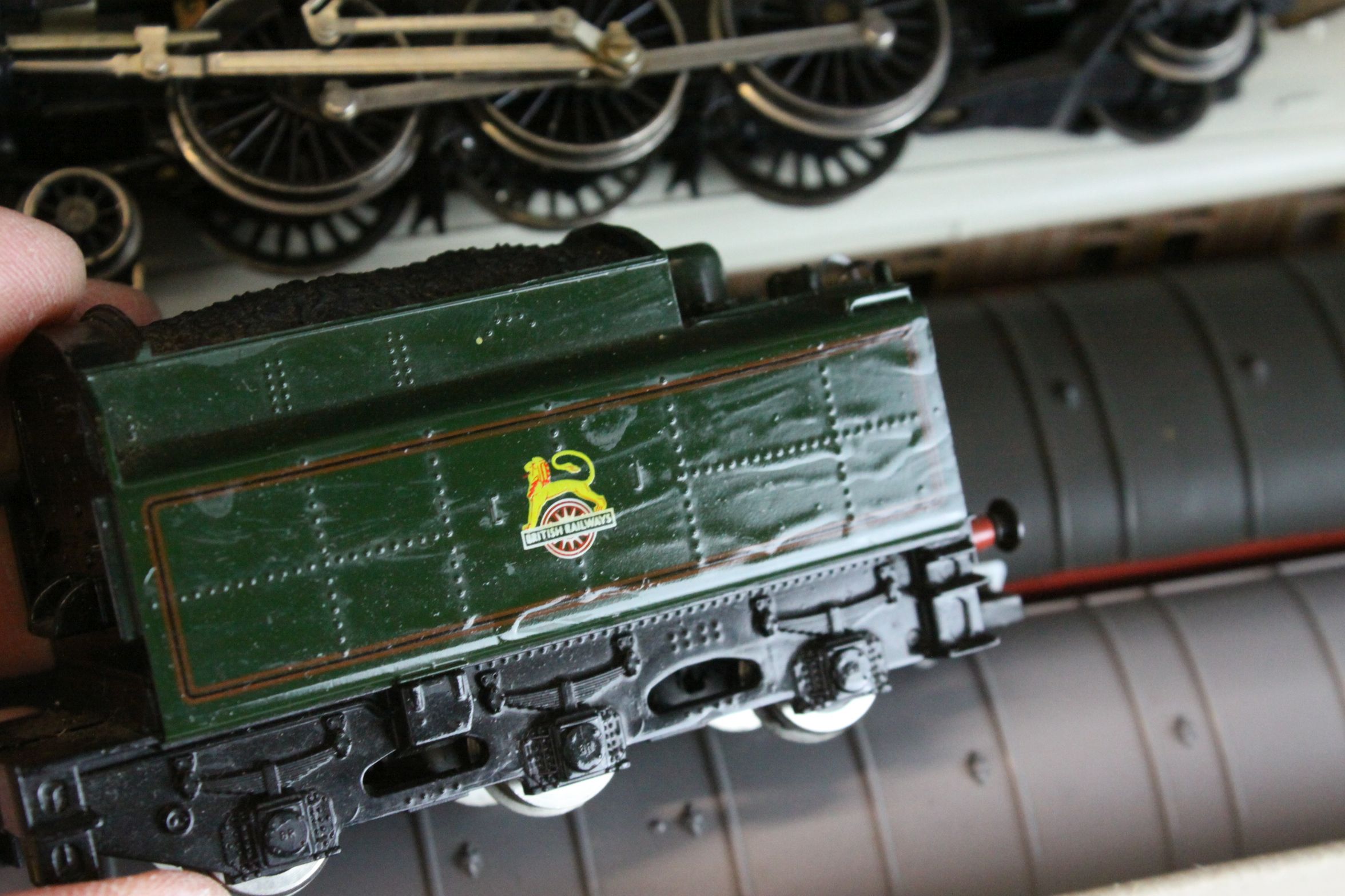 Nine Hornby OO gauge coaches featuring 2 x Royal Mail coaches plus a Hornby Morning Star 4-6-2 - Image 12 of 12