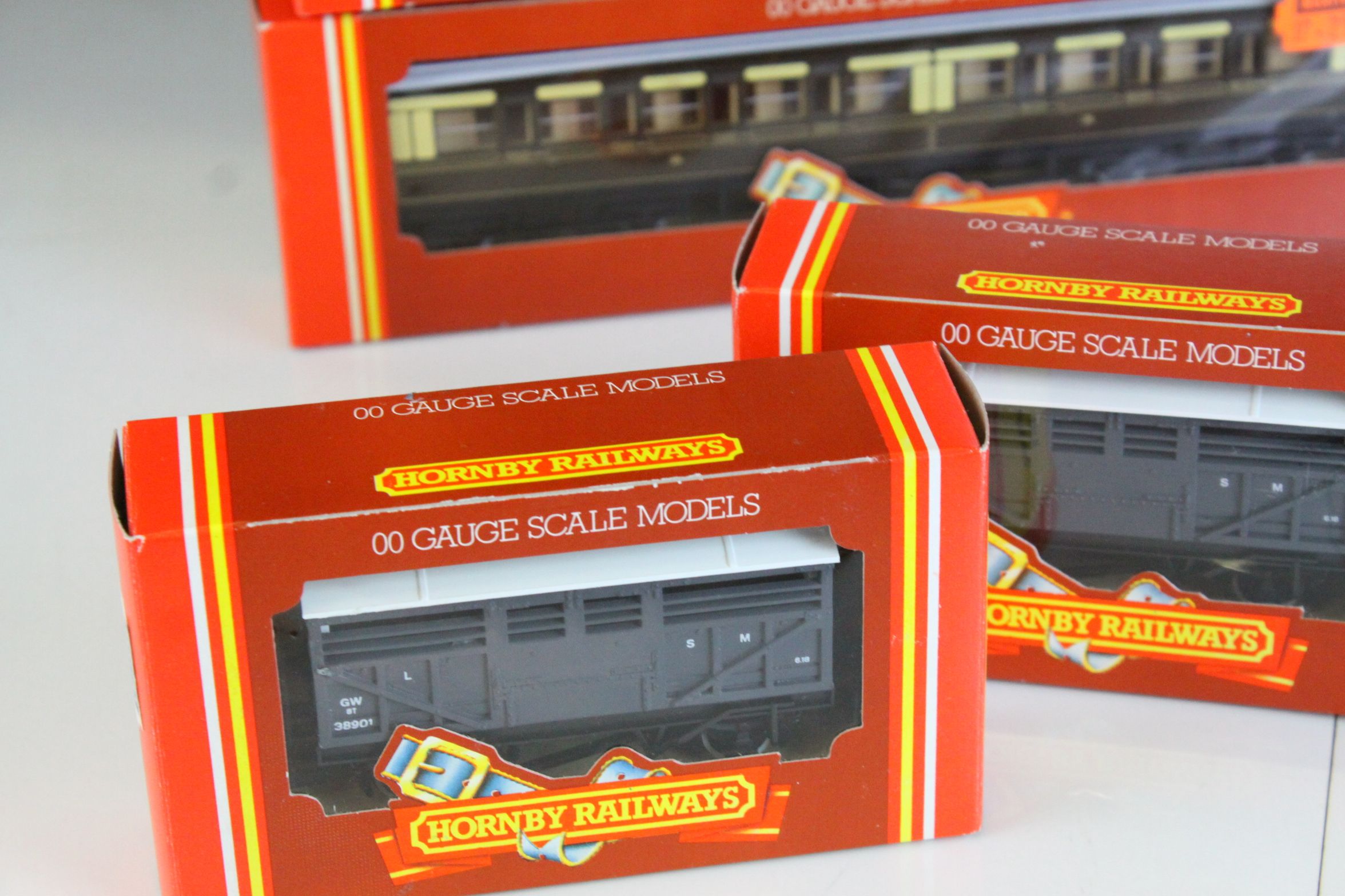 16 Boxed Hornby OO gauge items of rolling stock to include 2 x R122, 2 x R456, 2 x R457, R123, 3 x - Image 5 of 8