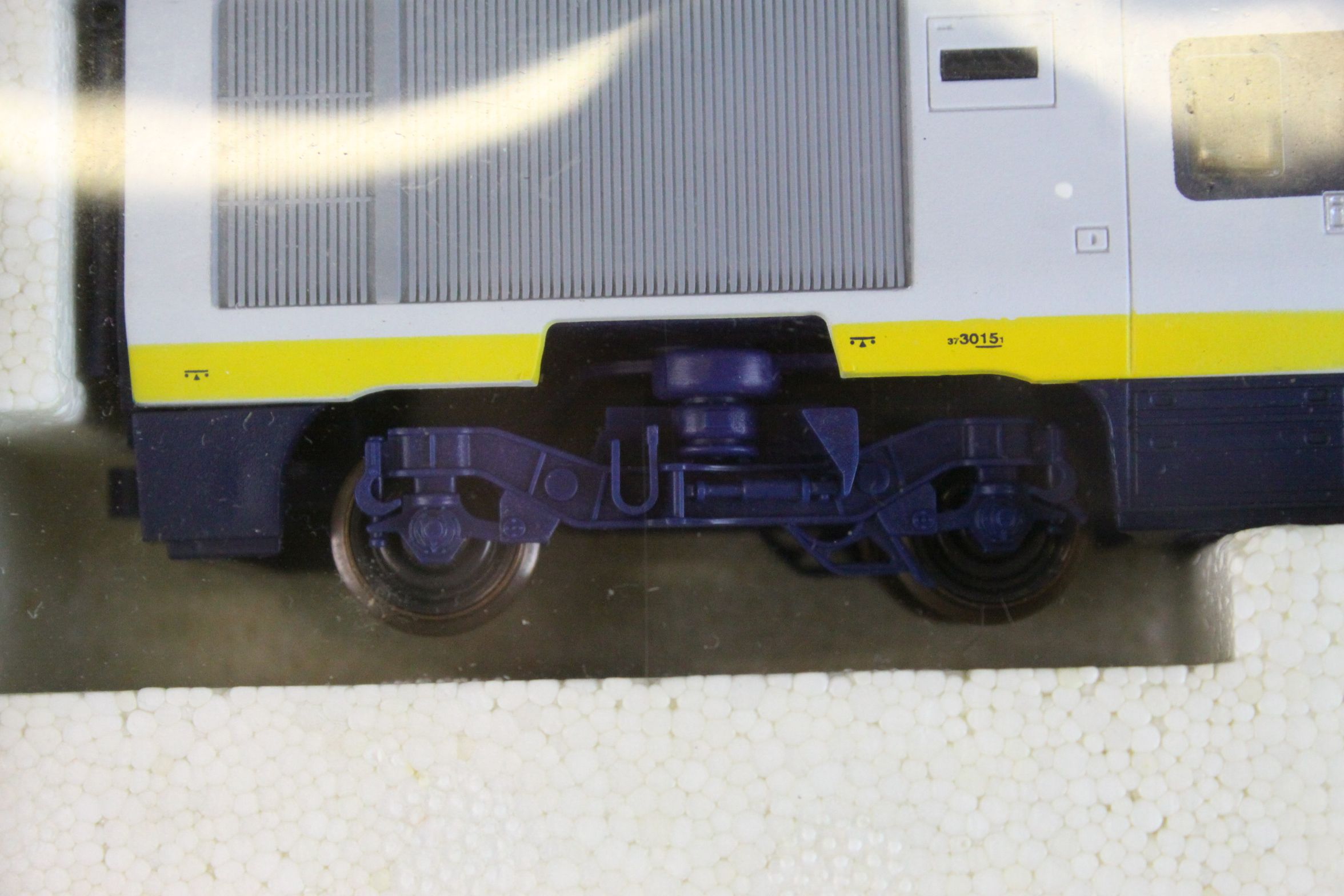 Boxed Hornby OO gauge R665 Eurostar Train Pack, complete with Class 373 Powered Locomotive, Class - Image 9 of 9