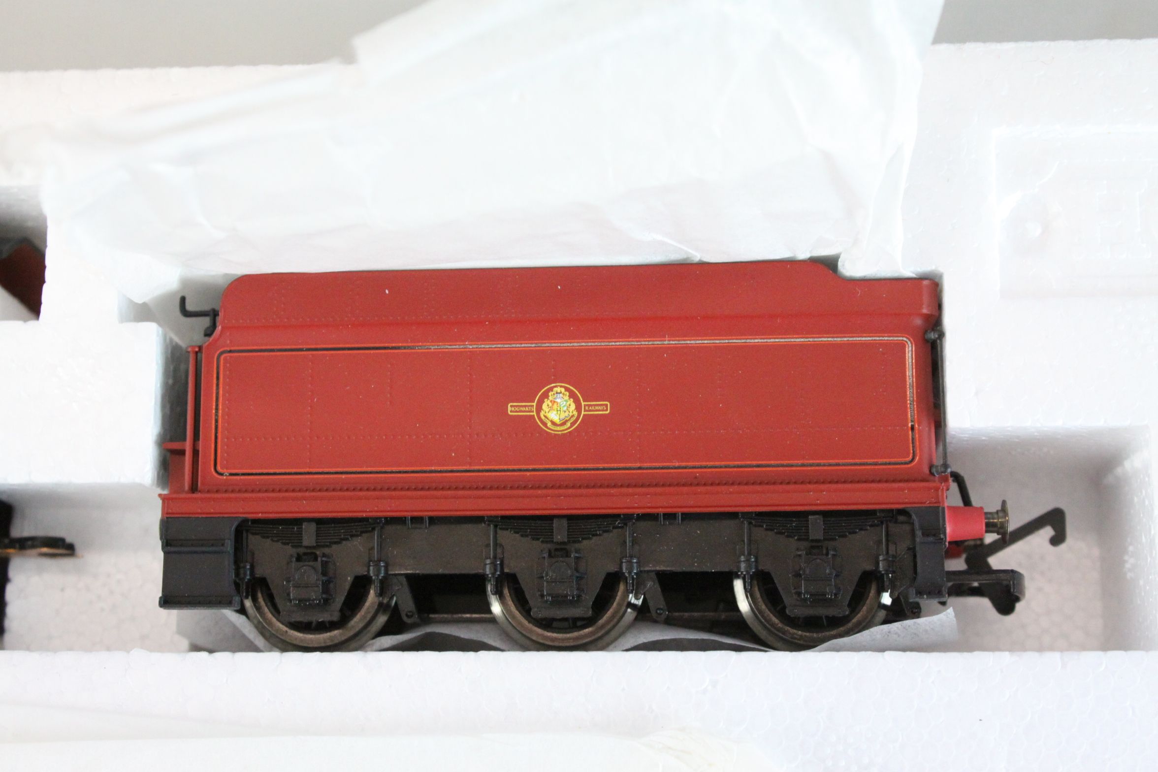 Boxed Hornby OO Gauge Harry Potter and The Chamber of Secrets Hogwarts Express electric train set, - Image 7 of 10