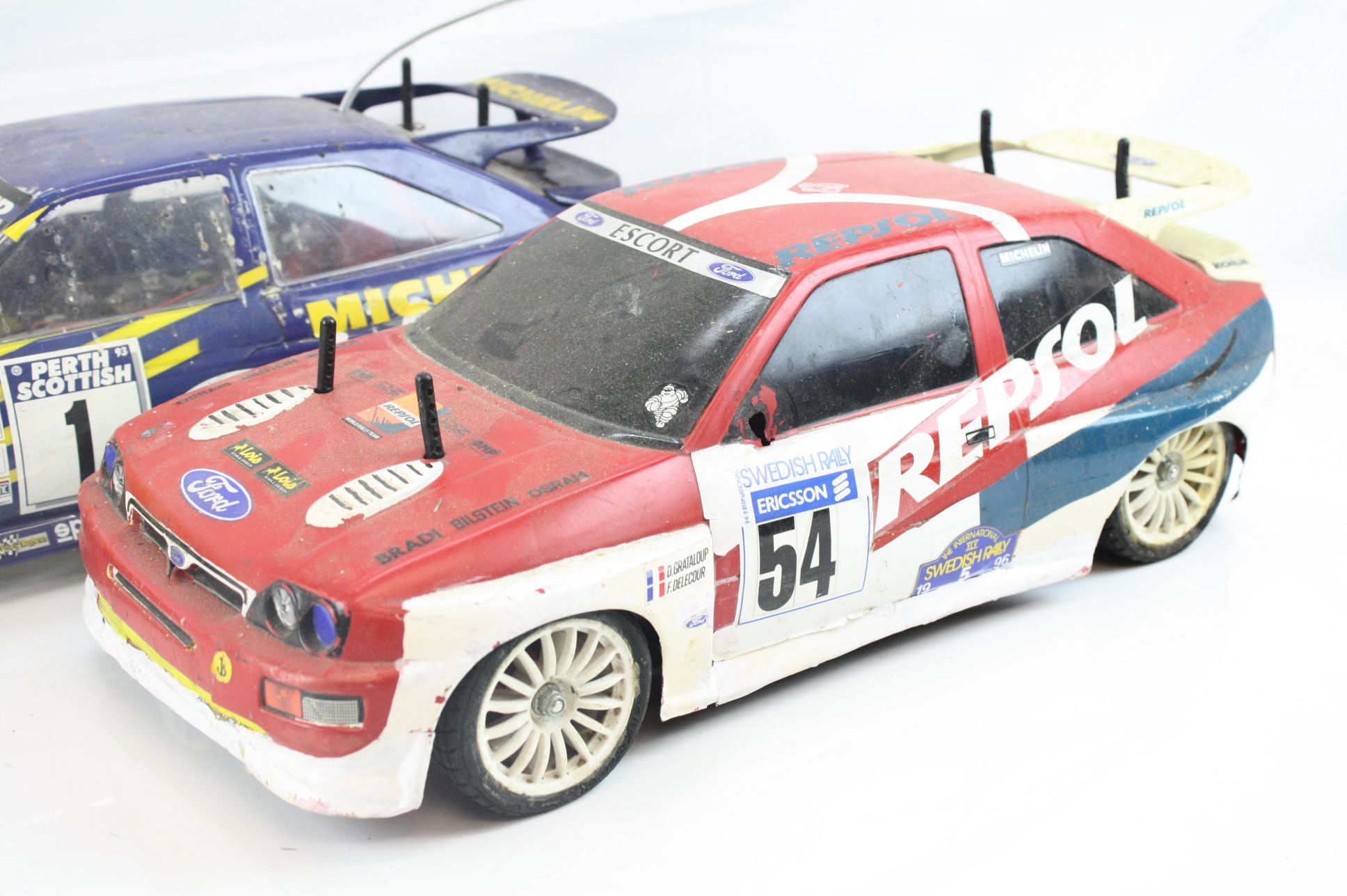 A Tamiya 58125 Ford Escort RS Michelin Pilot with TA01 chassis together with a Tamiya Ford Escort RS - Image 2 of 5