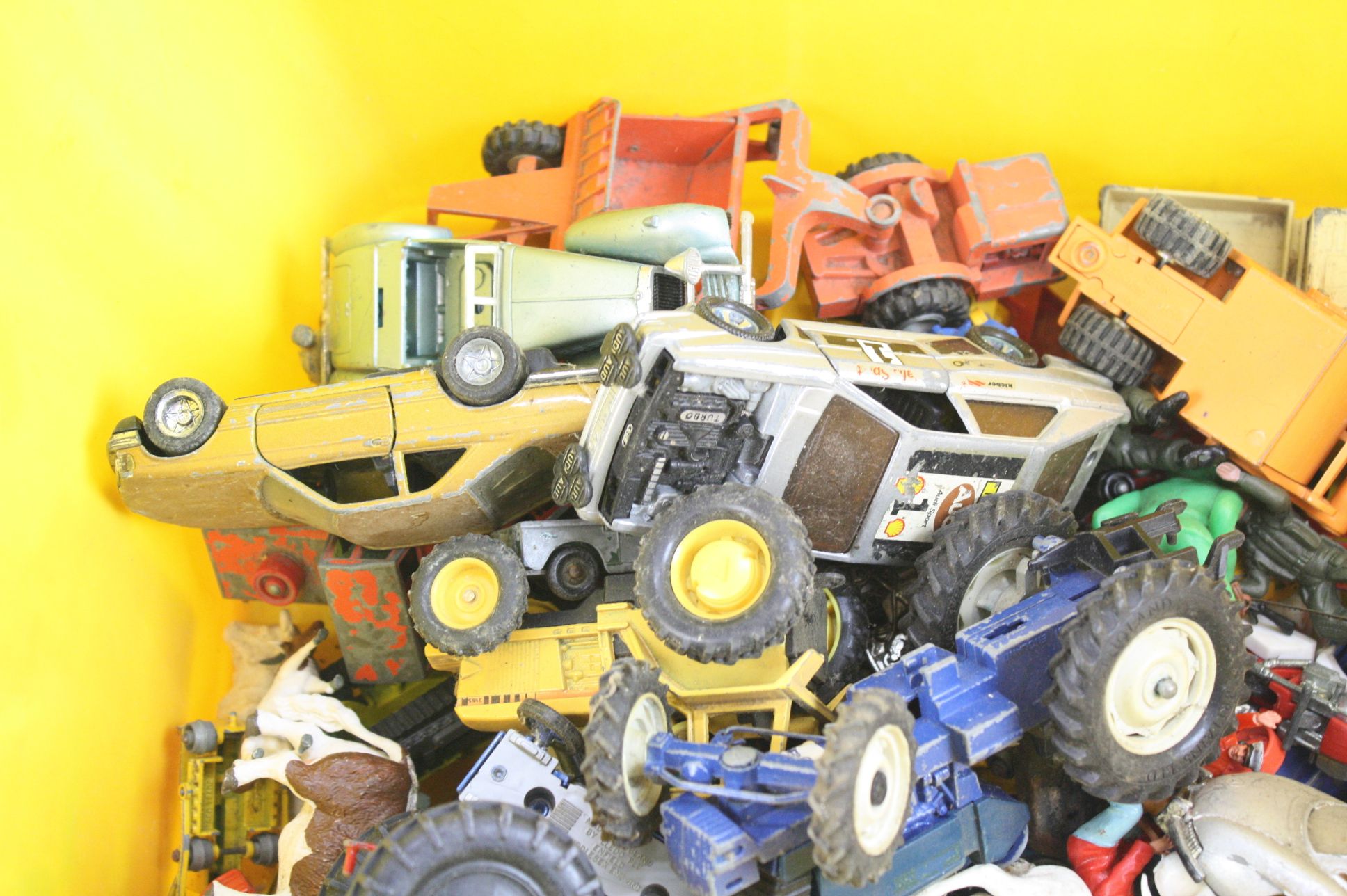 Collection of vintage play worn diecast models to include mainly Matchbnox Lesney featuring farming, - Image 3 of 6