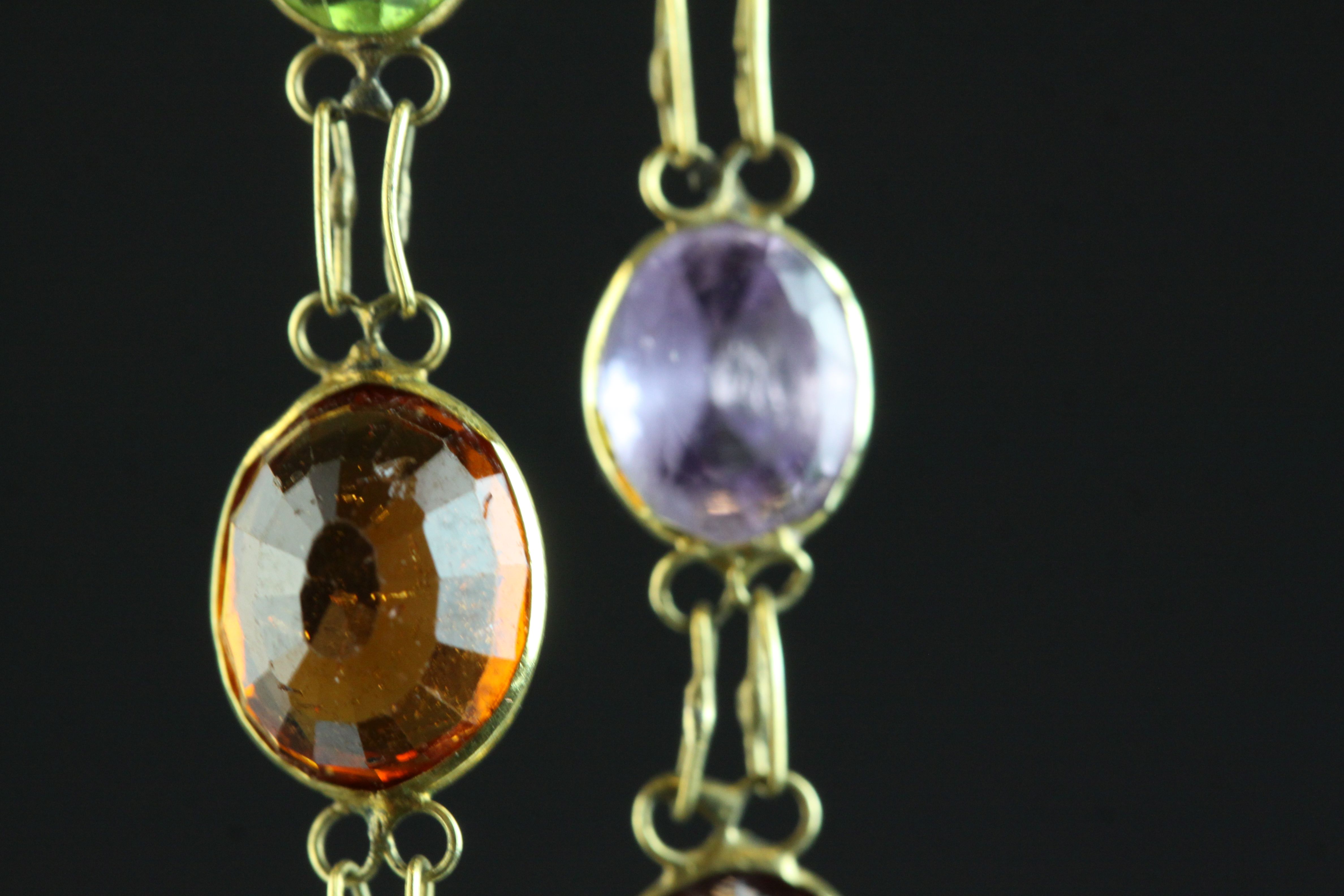 Multi gemstone unmarked yellow gold riviere necklace, comprising garnet, orange garnet, citrine, - Image 4 of 6