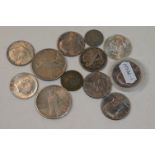 A collection of approx 12 coins from the United States of America to include a 1922 and a 1925