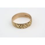 Edwardian 9ct rose gold wedding band, cast ivy leaf repeating decoration in low relief, band width