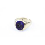 Sodalite intaglio 9ct yellow gold ring, lion crest intaglio measuring approx 12mm x 10mm, tapered