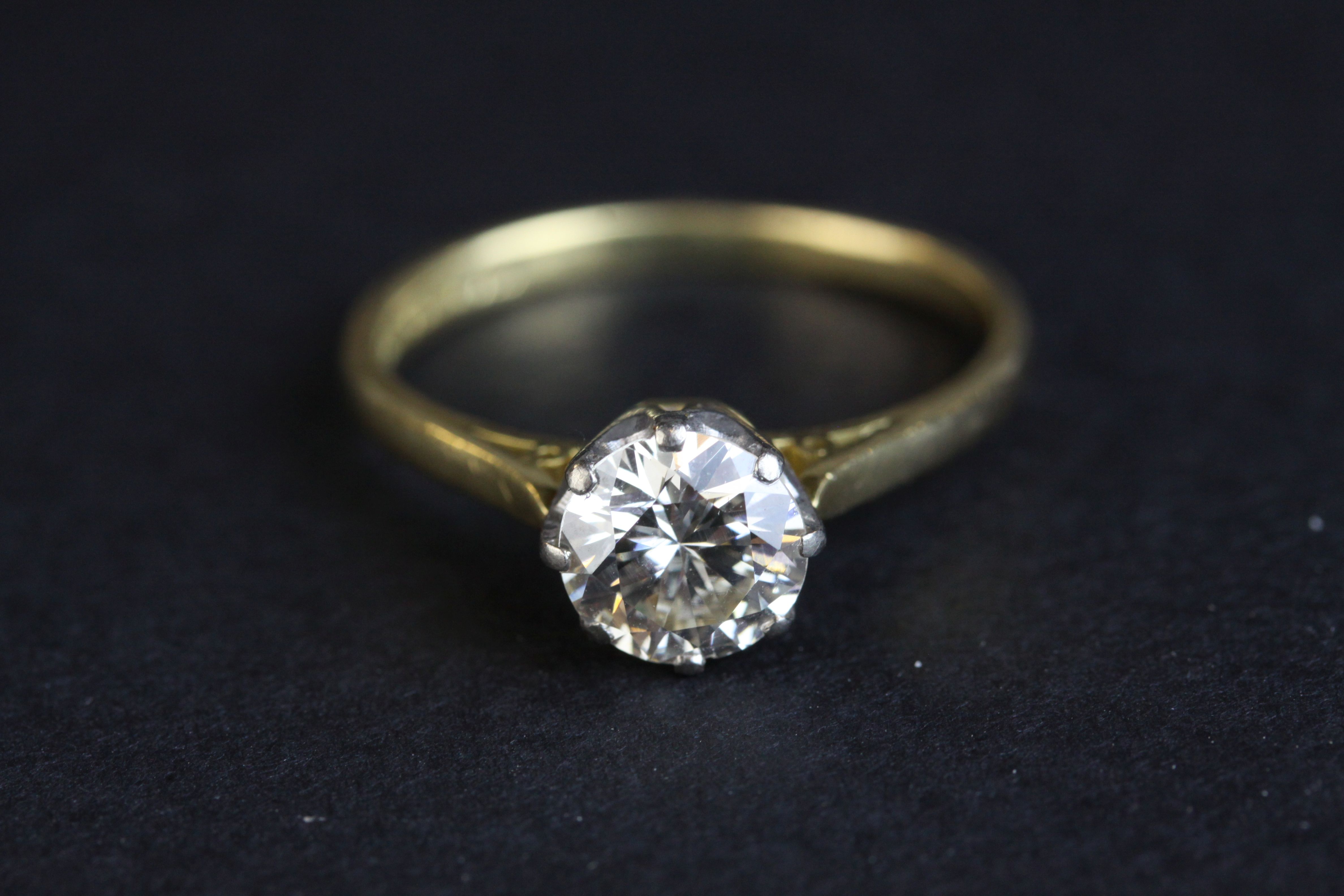 Diamond solitaire 18ct yellow gold ring, the round brilliant cut diamond weighing approx 1.50 - Image 2 of 4