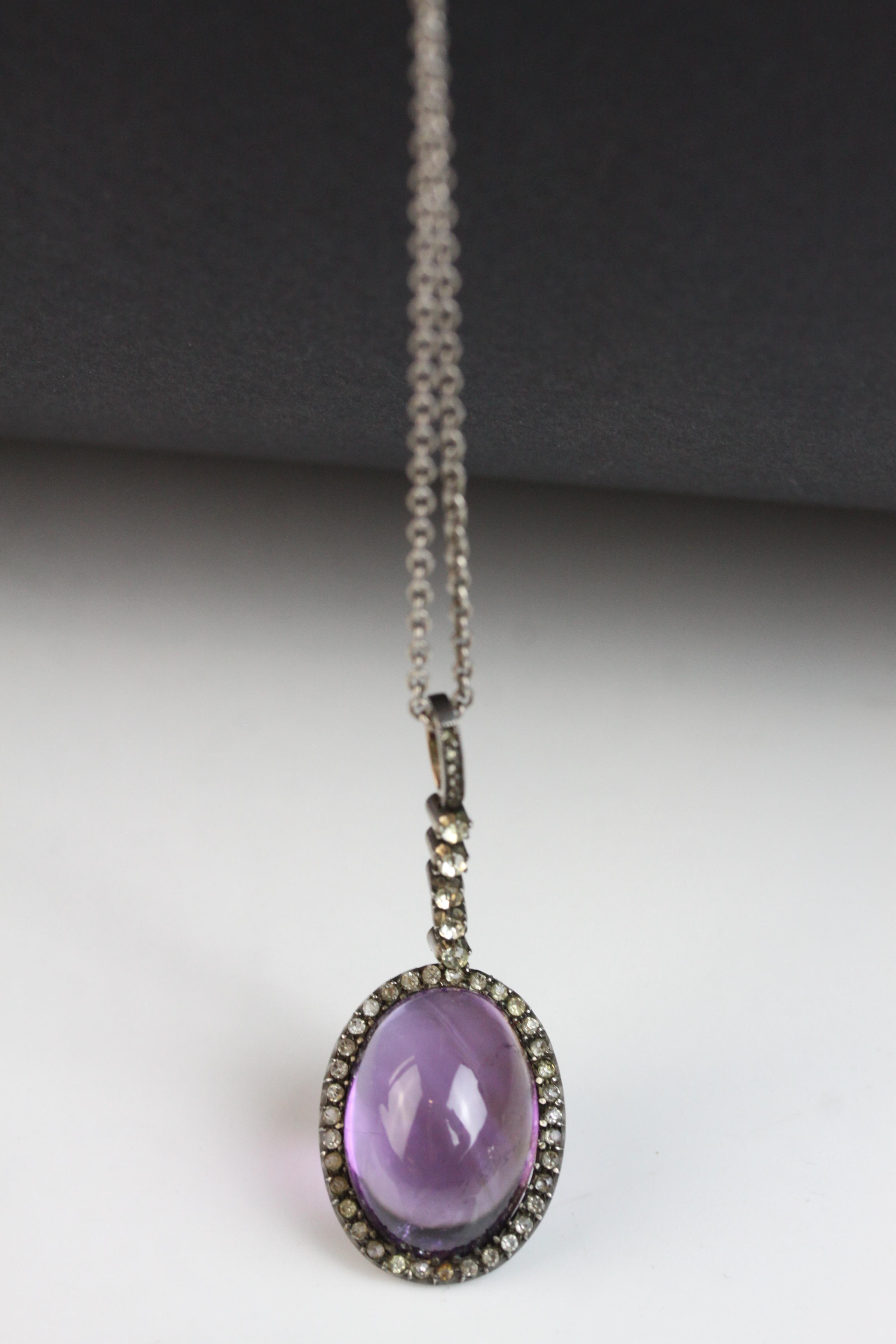 Victorian amethyst and paste silver and gold backed pendant necklace, the oval cabochon cut amethsyt - Image 4 of 5