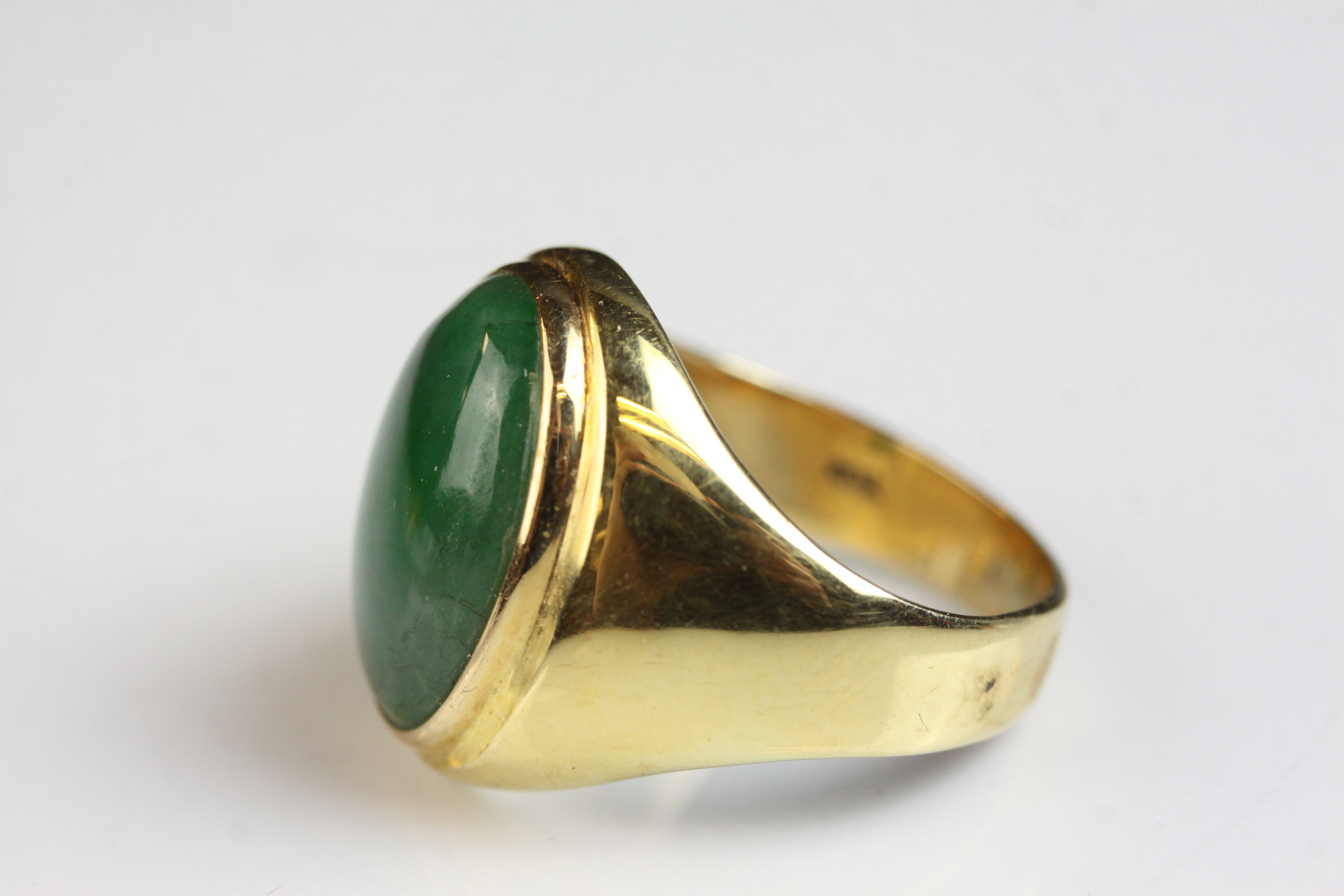 Jade 18ct yellow gold signet ring, the oval cabochon cut jade measuring approx 15mm x 11mm, rub over - Image 2 of 4