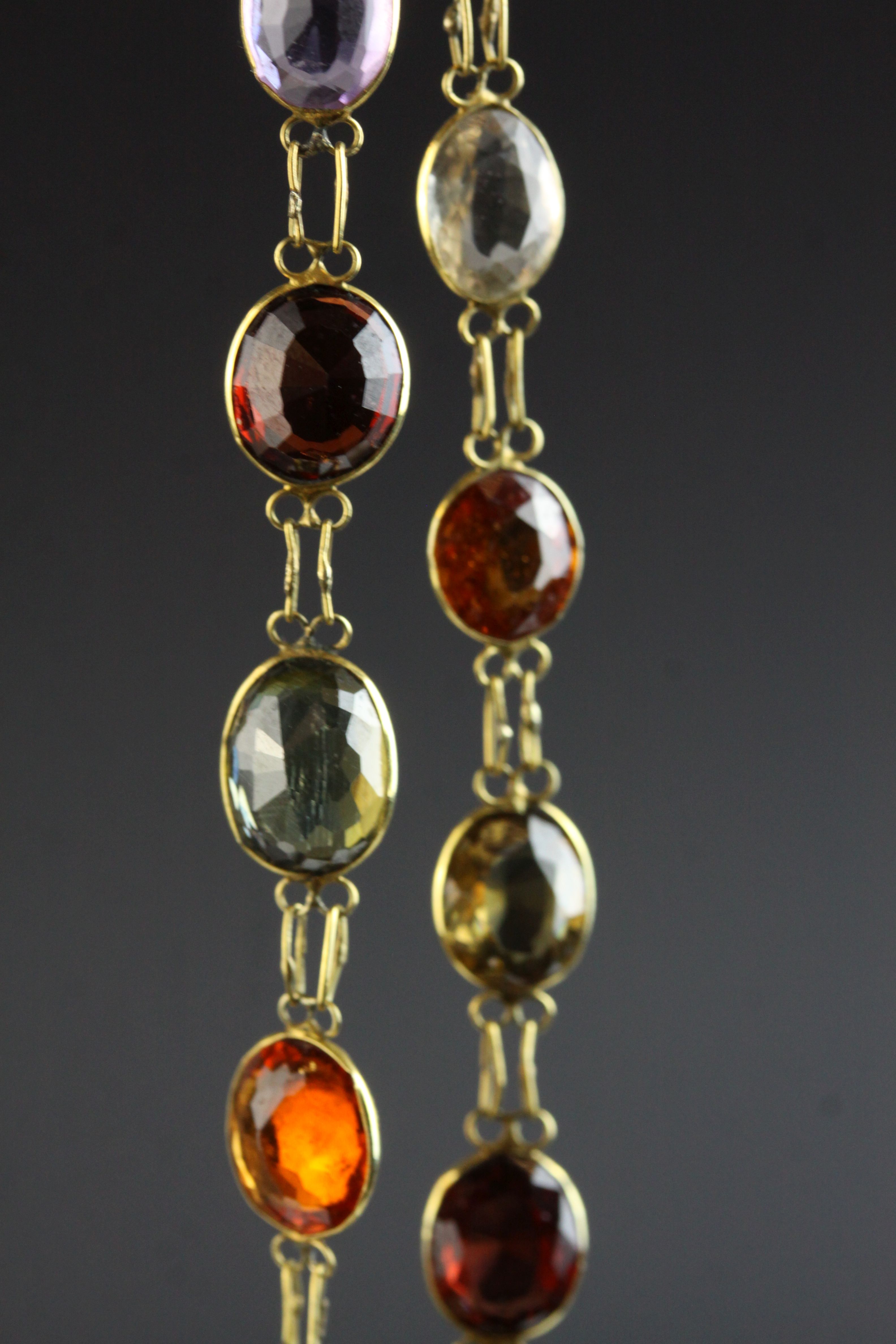 Multi gemstone unmarked yellow gold riviere necklace, comprising garnet, orange garnet, citrine, - Image 3 of 6
