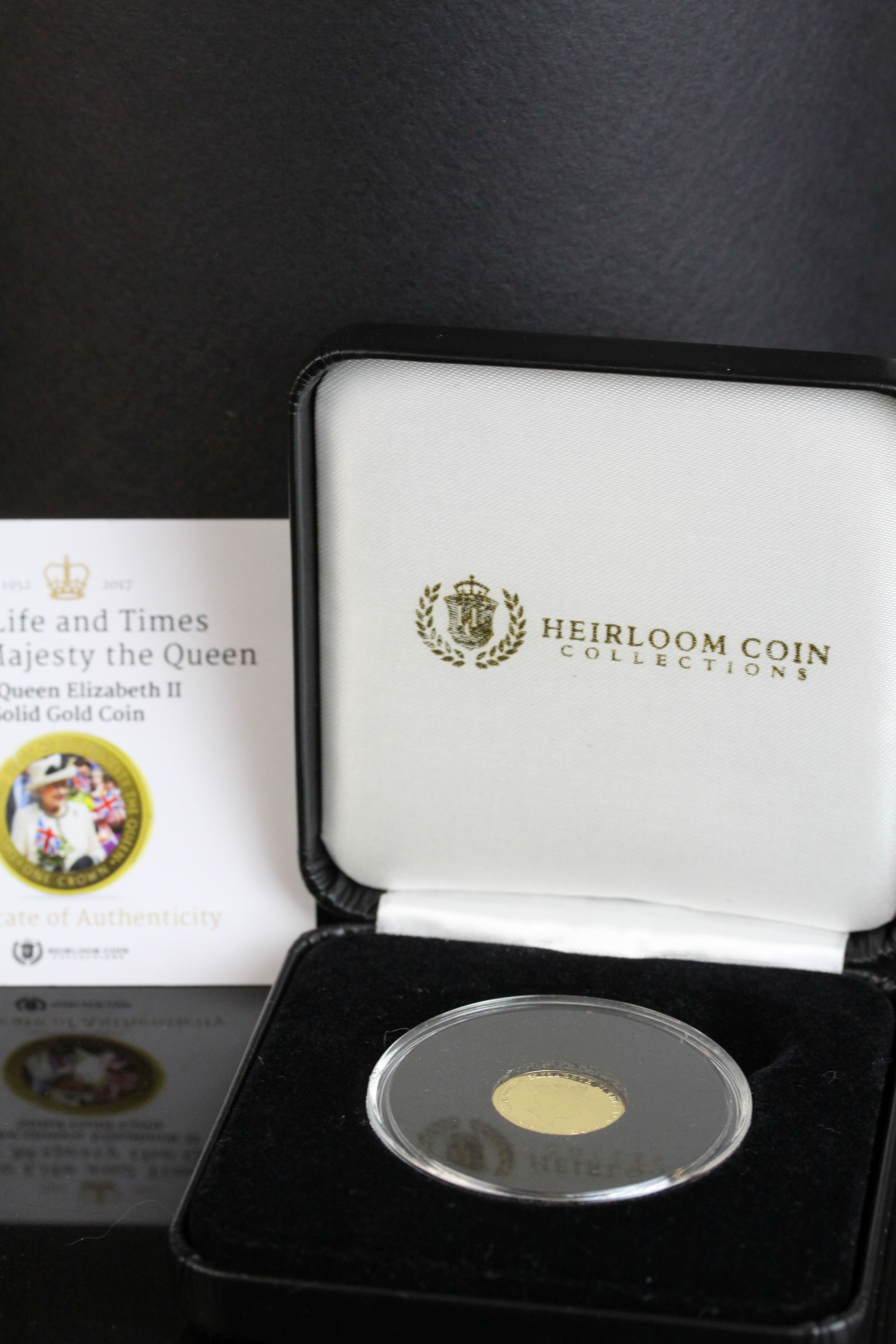 Cased Heirloom Coin Collection The Life and Times of Her Majesty the Queen solid gold coin, 9ct, 1. - Image 3 of 3