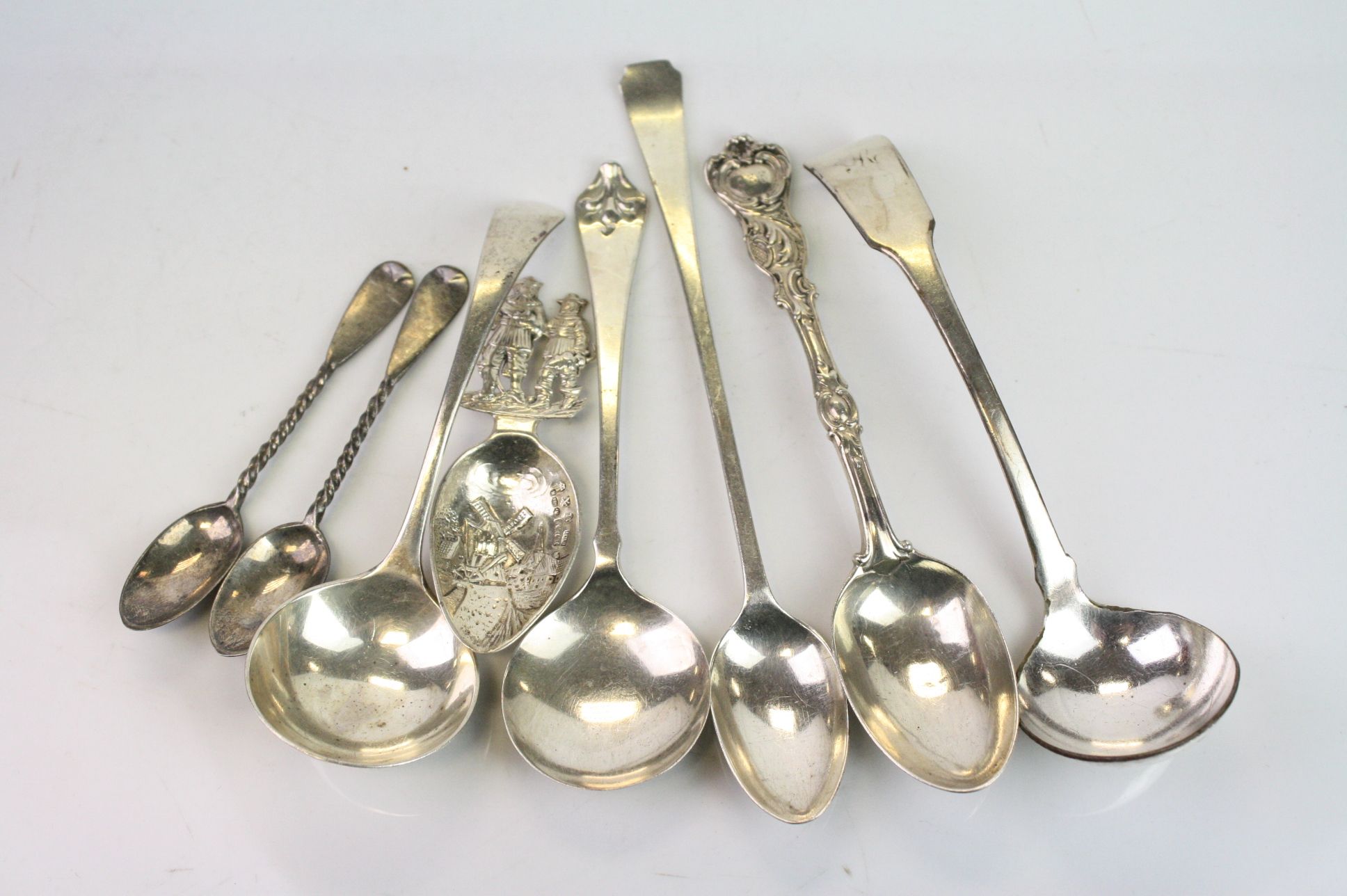 Small collection of silver to include Victorian silver dessert spoon, waisted form, cast shell and